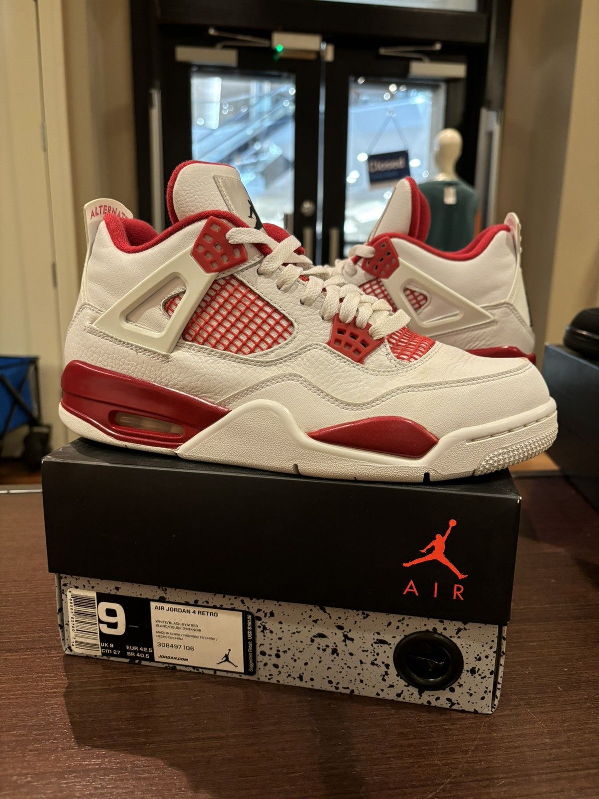 Jordan retro 4 rouge on sale