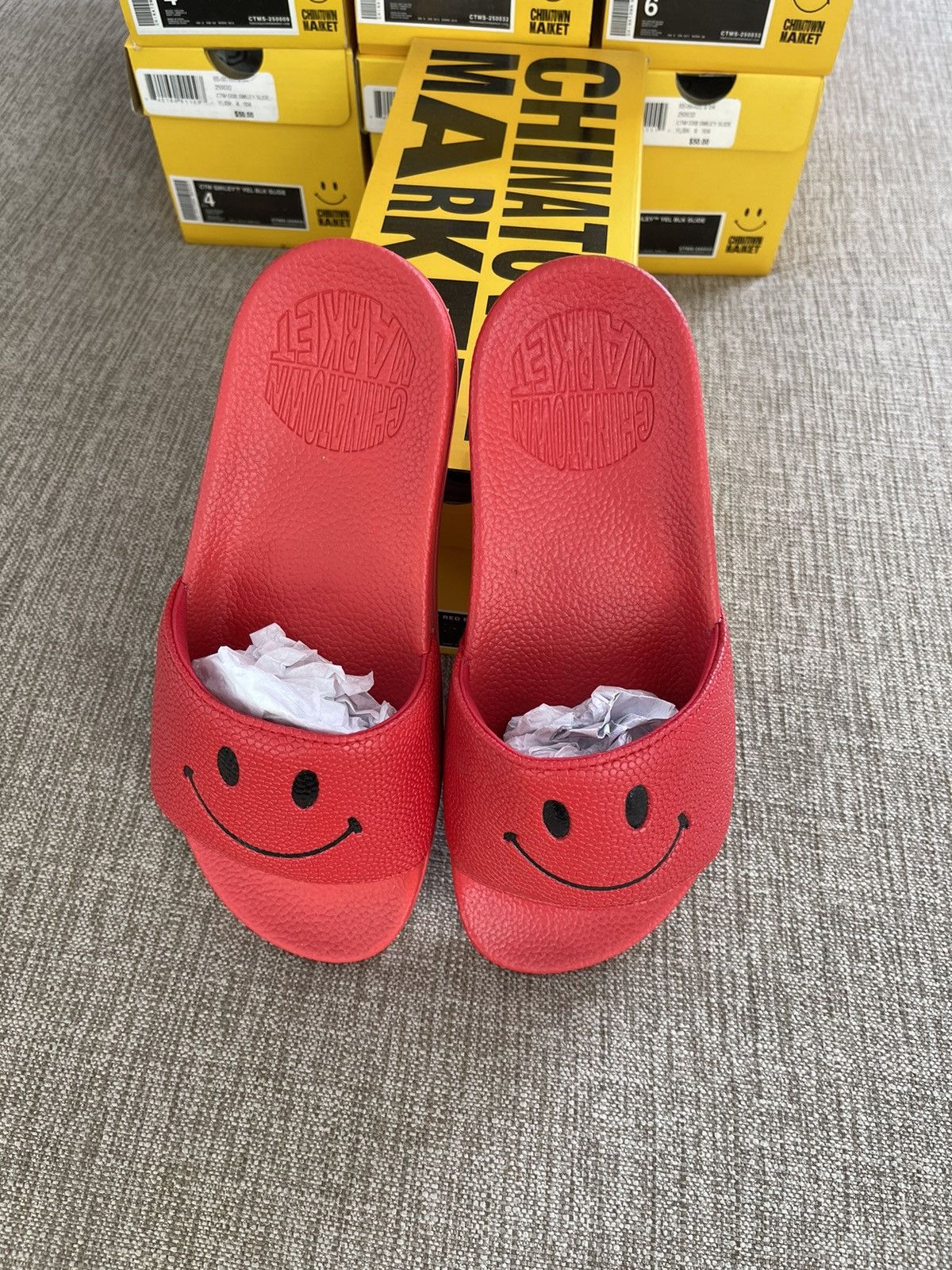 Market Chinatown Market Smiley Red Black Slides Size US 7 / EU 40 - 8 Thumbnail