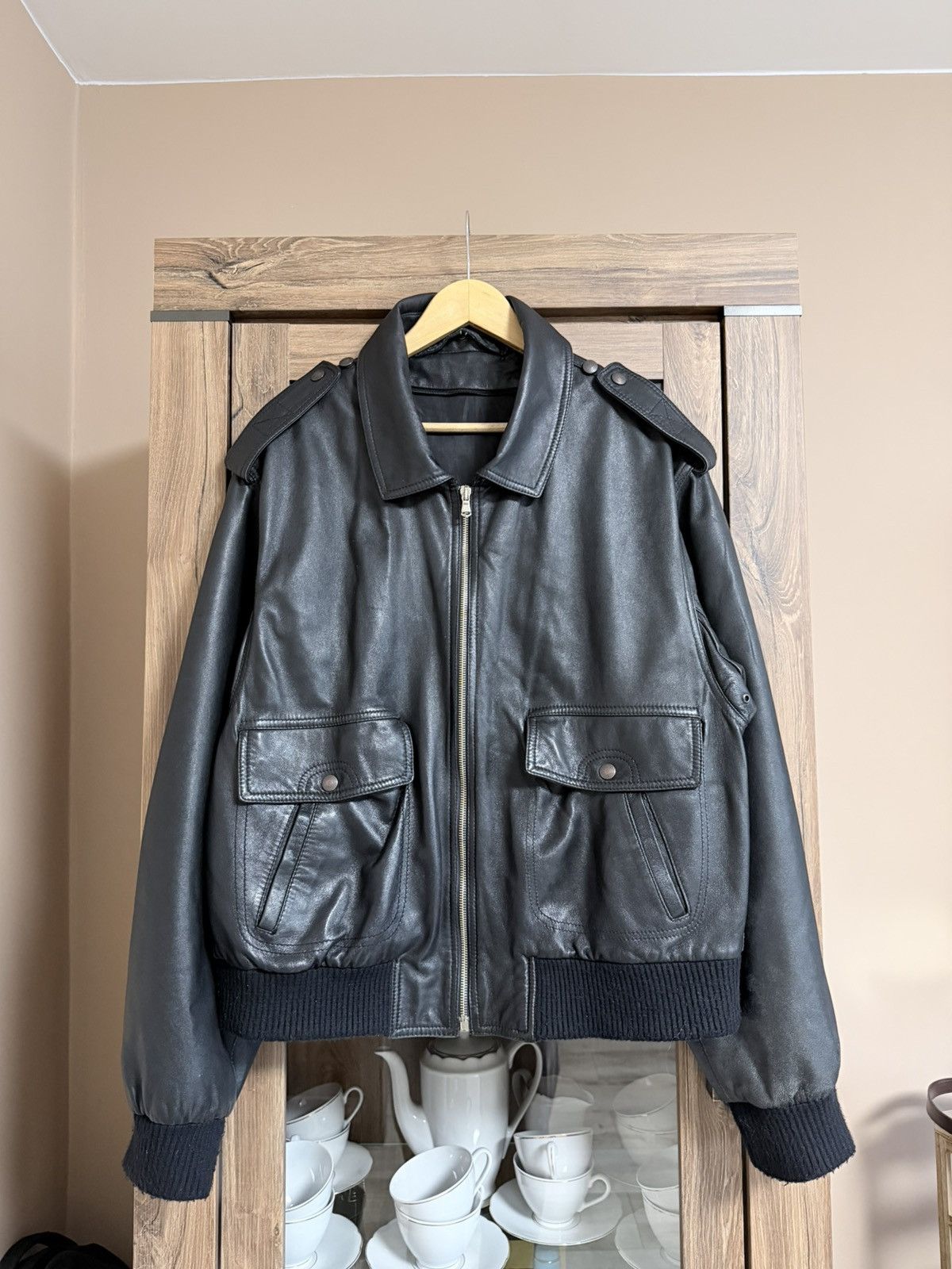 Vintage Vintage Black Shearling Guido Medici Leather Bomber Jacket Size US L / EU 52-54 / 3 - 2 Thumbnail