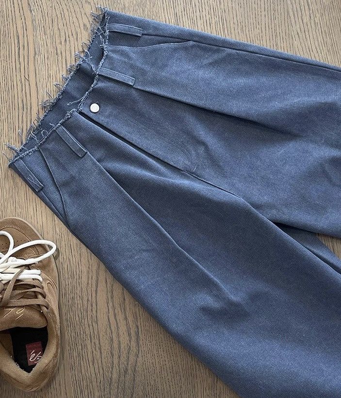 Japanese Brand × Vintage Cleanfit retro washed blue frayed pleated baggy pants Size US 35 - 6 Thumbnail