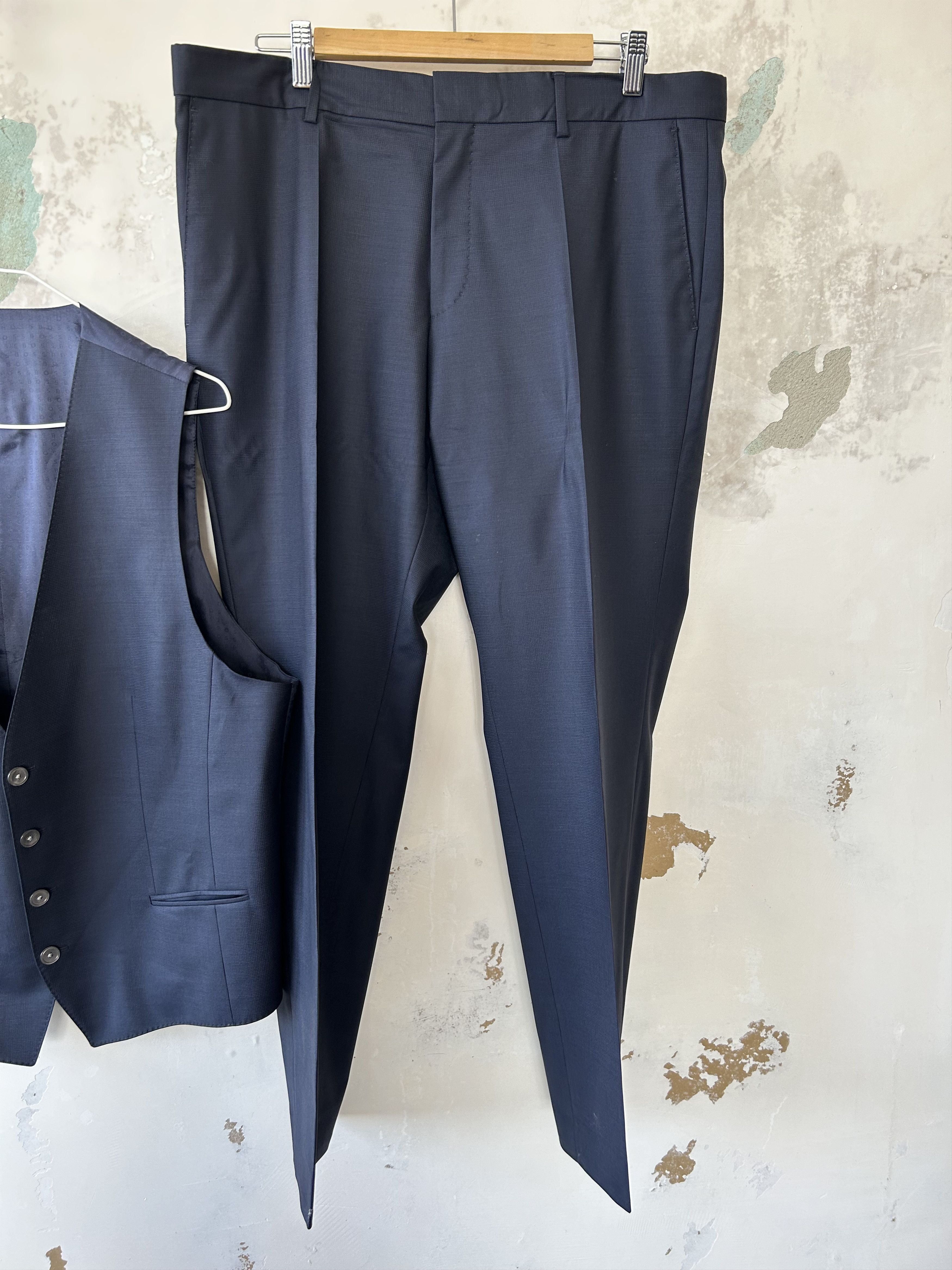 Hugo Boss Mens Hugo Boss Suit luxury trousers blazer jacket Size 44R - 3 Thumbnail