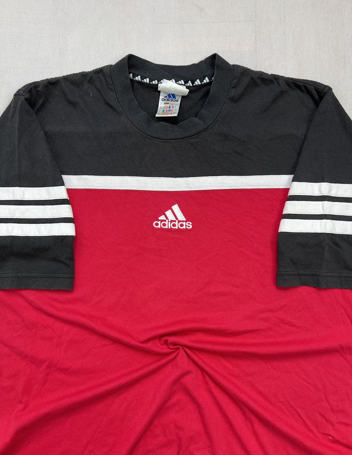 Adidas × Vintage Tshirt Adidas Center Logo Vintage 90’s Size US L / EU 52-54 / 3 - 2 Thumbnail