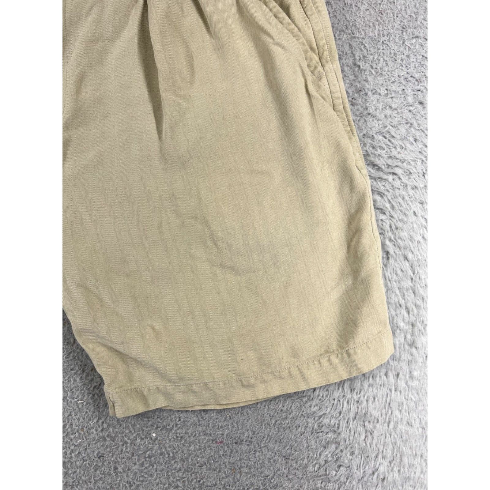 Tommy Bahama VINTAGE Tommy Bahama Bermuda Shorts Men 34 Beige 100% Silk Pleated Herringbone Easy Care Quick Dry Aloha Beach Mens Size US 34 / EU 50 - 2 Thumbnail