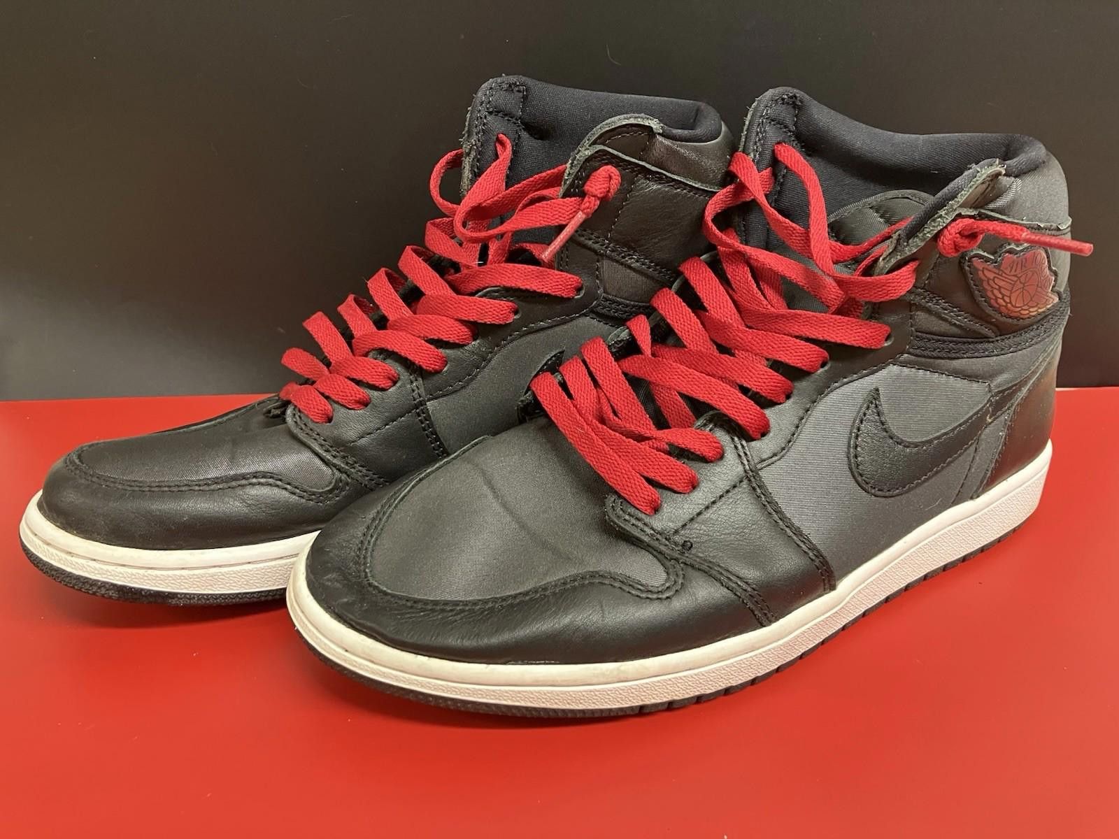 Jordan Brand Nike Air Jordan 1 Retro High OG Black/Red 2019 Size US 9.5 / EU 42-43 - 1 Thumbnail