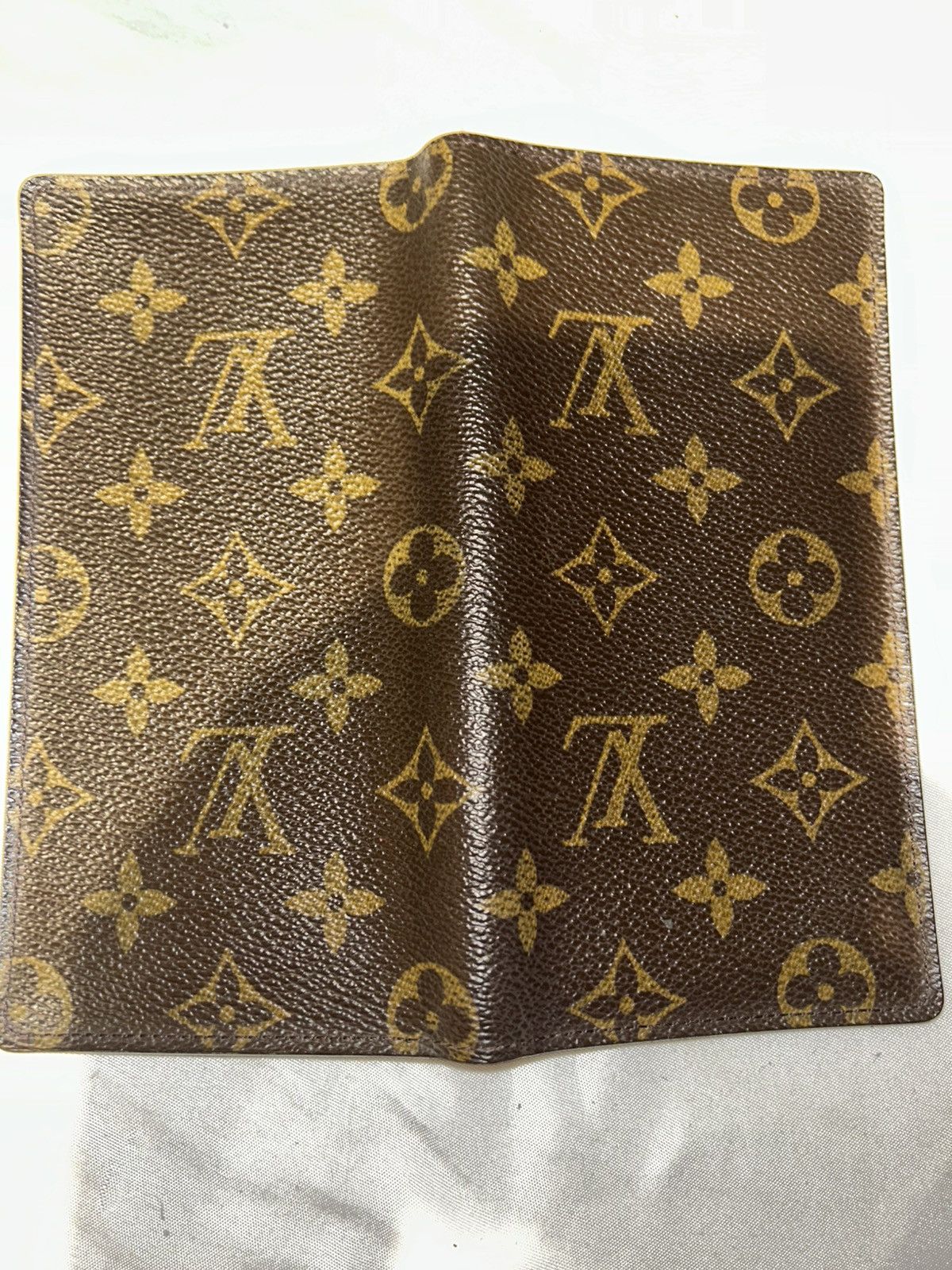 Louis Vuitton Louis Vuitton Size ONE SIZE - 3 Thumbnail