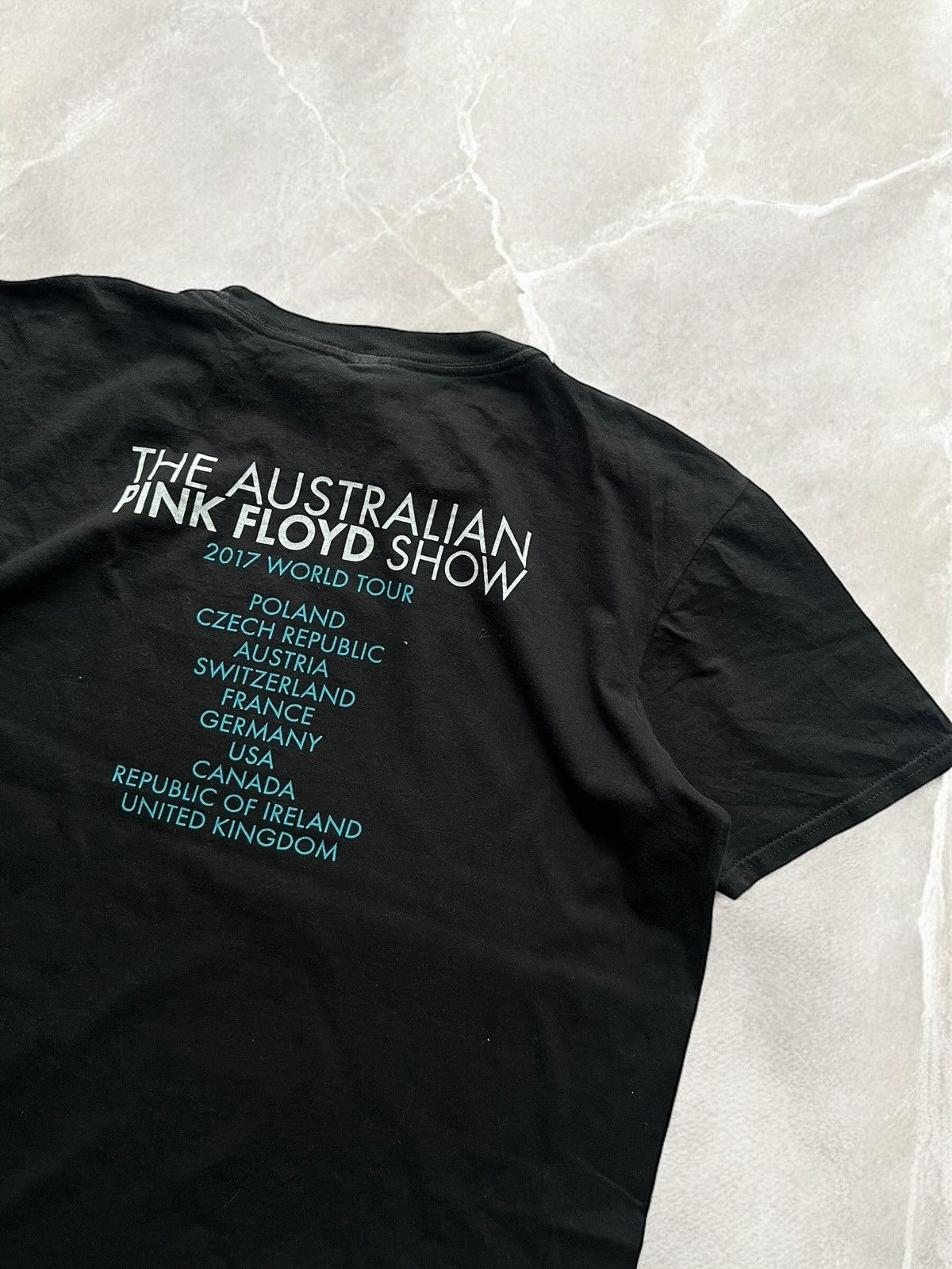 Band Tees × Pink Floyd × Vintage PINK FLOYD 2017 WORLD TOUR vintage rock band y2k tee T SHIRT Size US M / EU 48-50 / 2 - 3 Thumbnail
