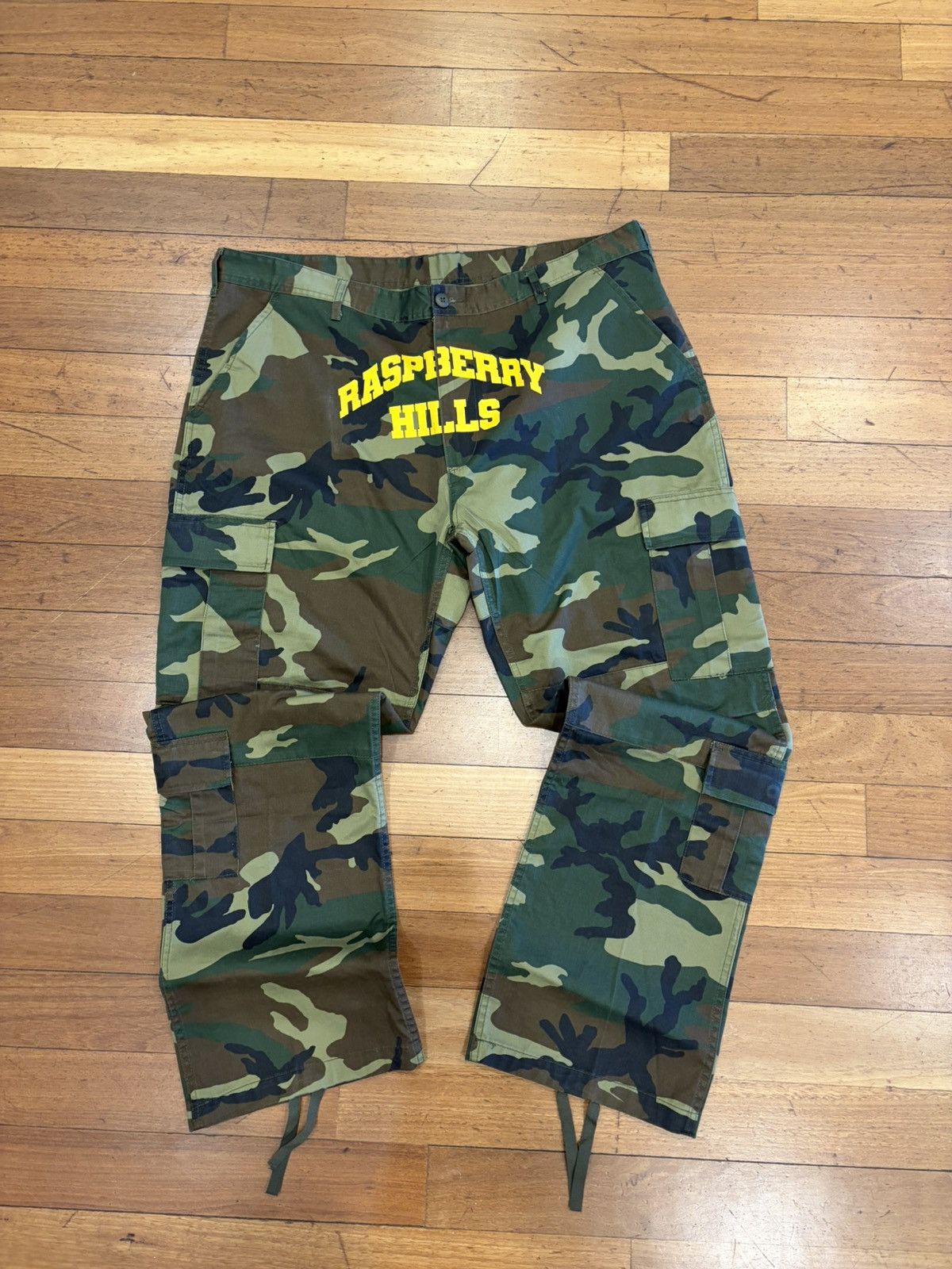 The GV Gallery GV Gallery Raspberry Hills Camo Cargo Pants Size US 42 / EU 58 - 1 Thumbnail