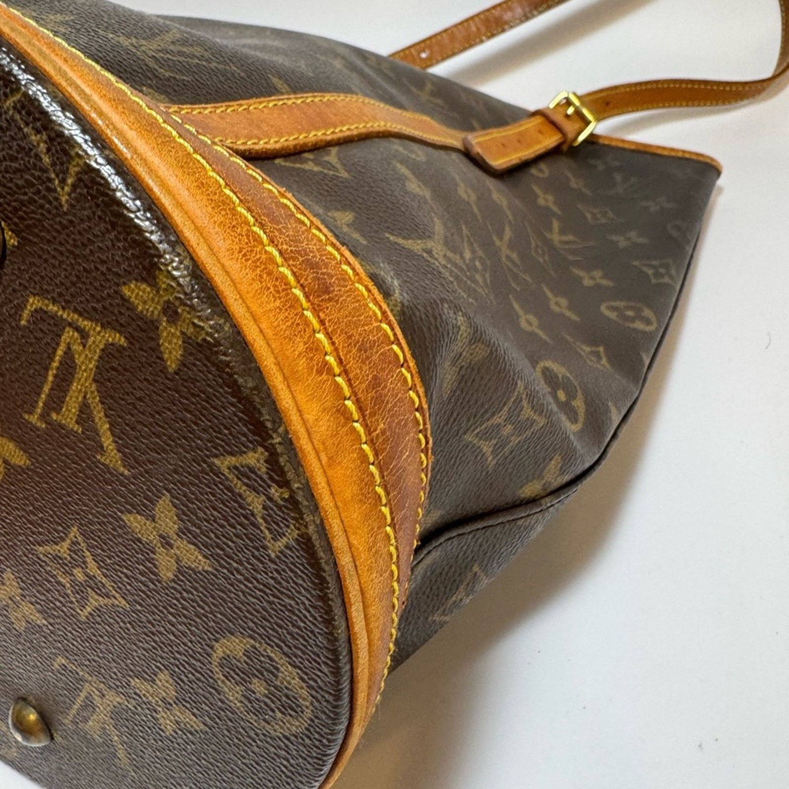 Louis Vuitton Louis Vuitton Bucket GM Monogram Tote Bag – Vintage 2003 Size ONE SIZE - 11 Thumbnail