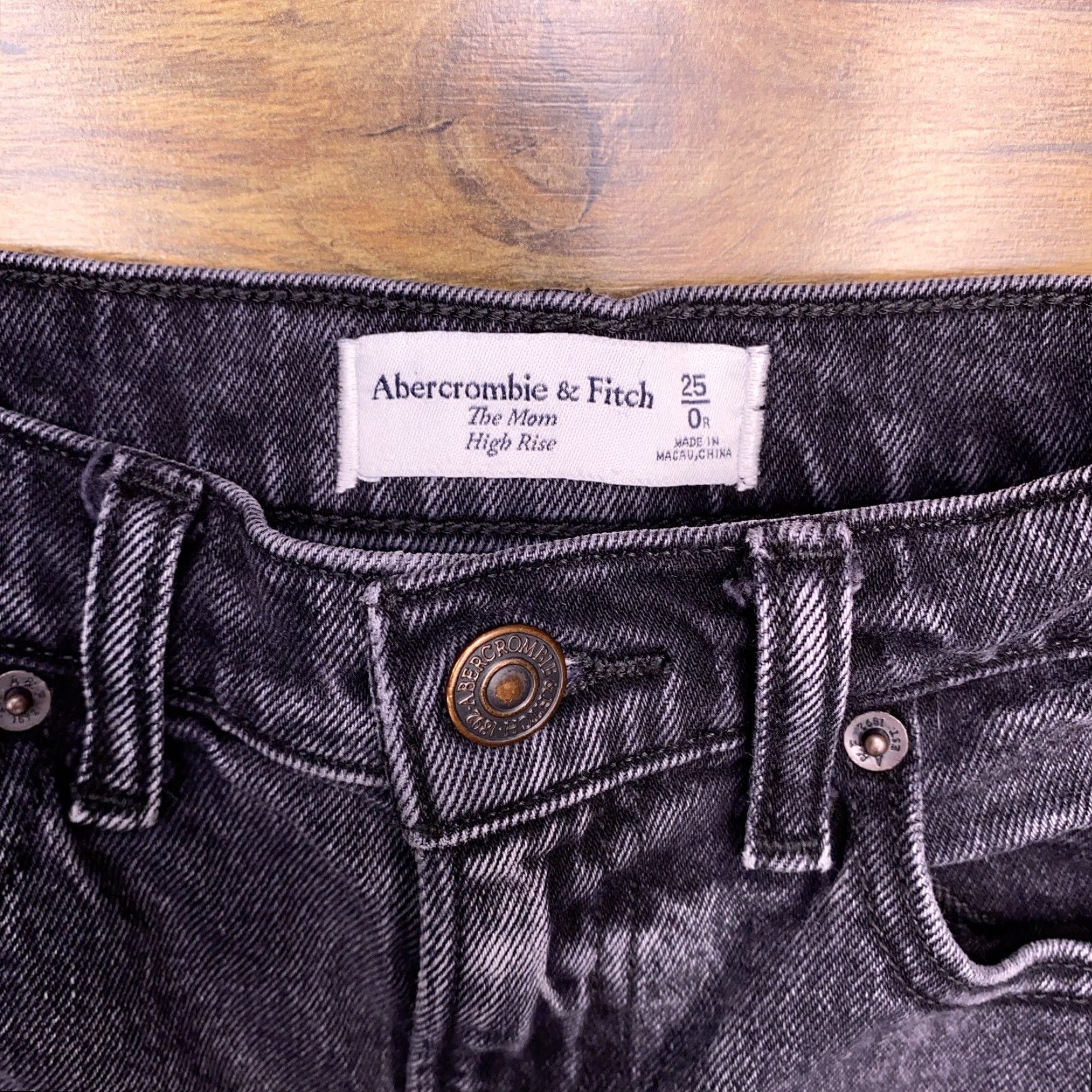 Abercrombie & Fitch Abercrombie & Fitch Jeans Mom 25 Black High Rise Stretch Denim Regular 5-Pocket Vintage No Mens Women Girls? Size 42" / US 20 - 4 Thumbnail