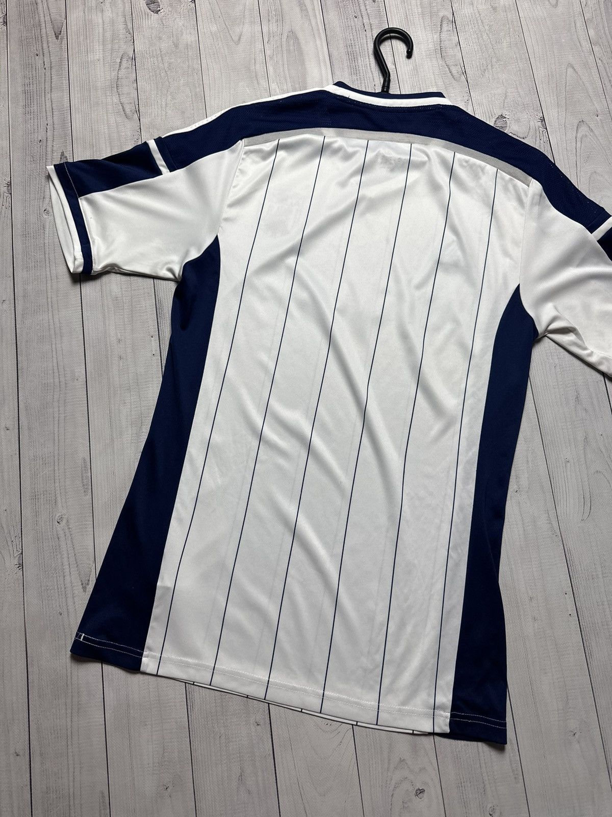 Adidas × Vintage Vintage adidas West Bromwich soccer jersey size M Size US M / EU 48-50 / 2 - 8 Thumbnail