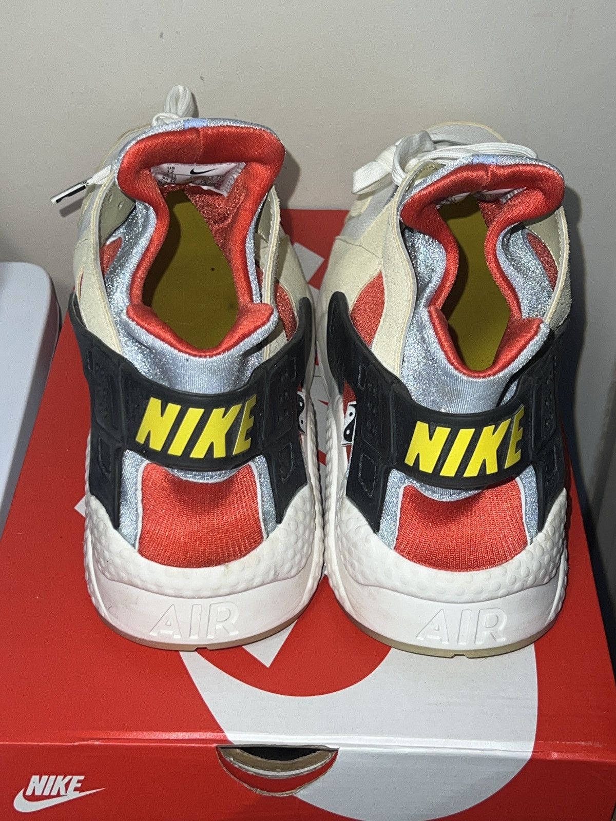 Nike Yin Yang Huaraches Size US 12 / EU 45 - 6 Thumbnail