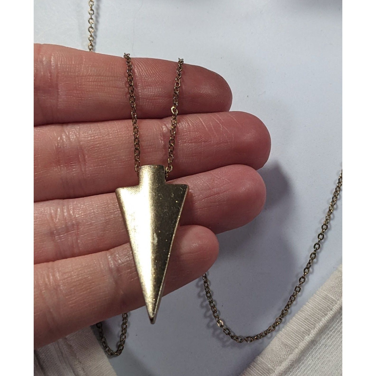Other Modern Arrow Shaped Gold Tone Pendant Necklace Size ONE SIZE - 6 Thumbnail