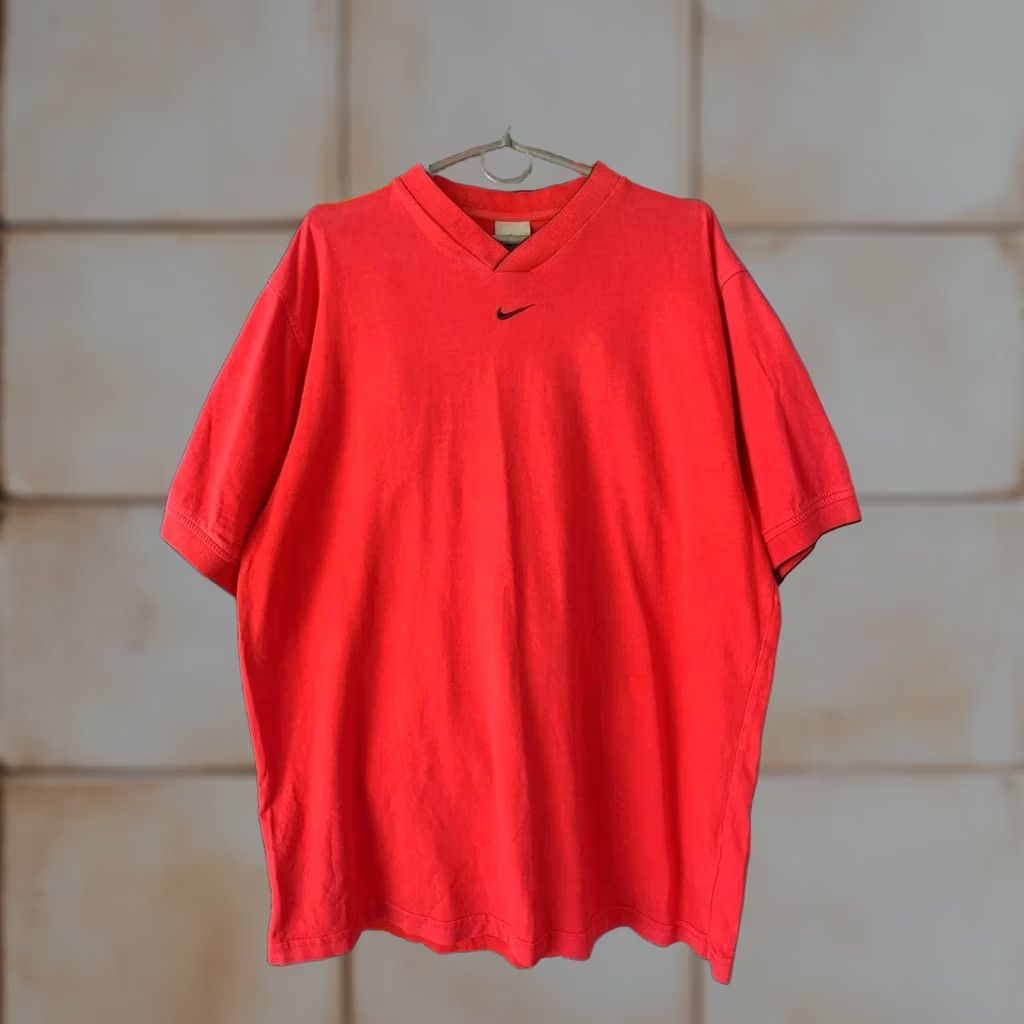 Nike VINTAGE Nike Big Center Swoosh Logo Tee T-Shirt Men’s Size L Shirt Red Nike Logo Mens L Adult T-Shirt Size US L / EU 52-54 / 3 - 1 Thumbnail