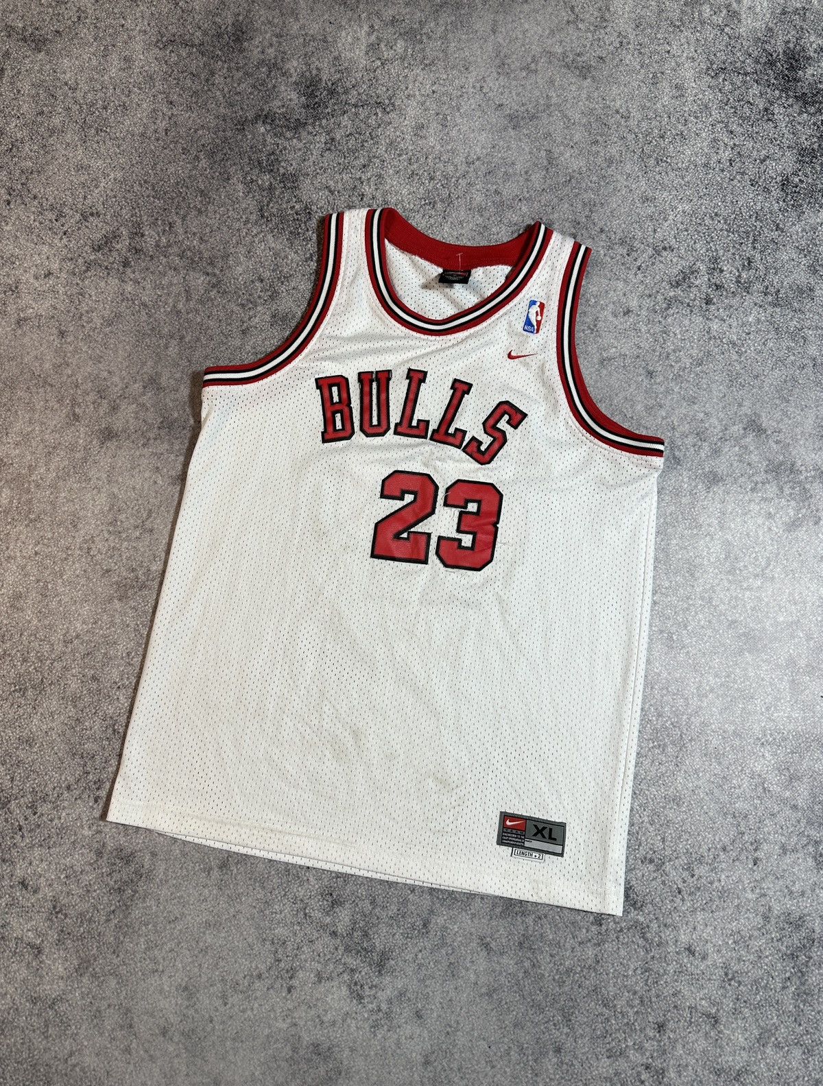 NBA Vintage Nike Chicago Bulls Jordan 23 NBA Basketball Jersey Size US XL / EU 56 / 4 - 1 Thumbnail