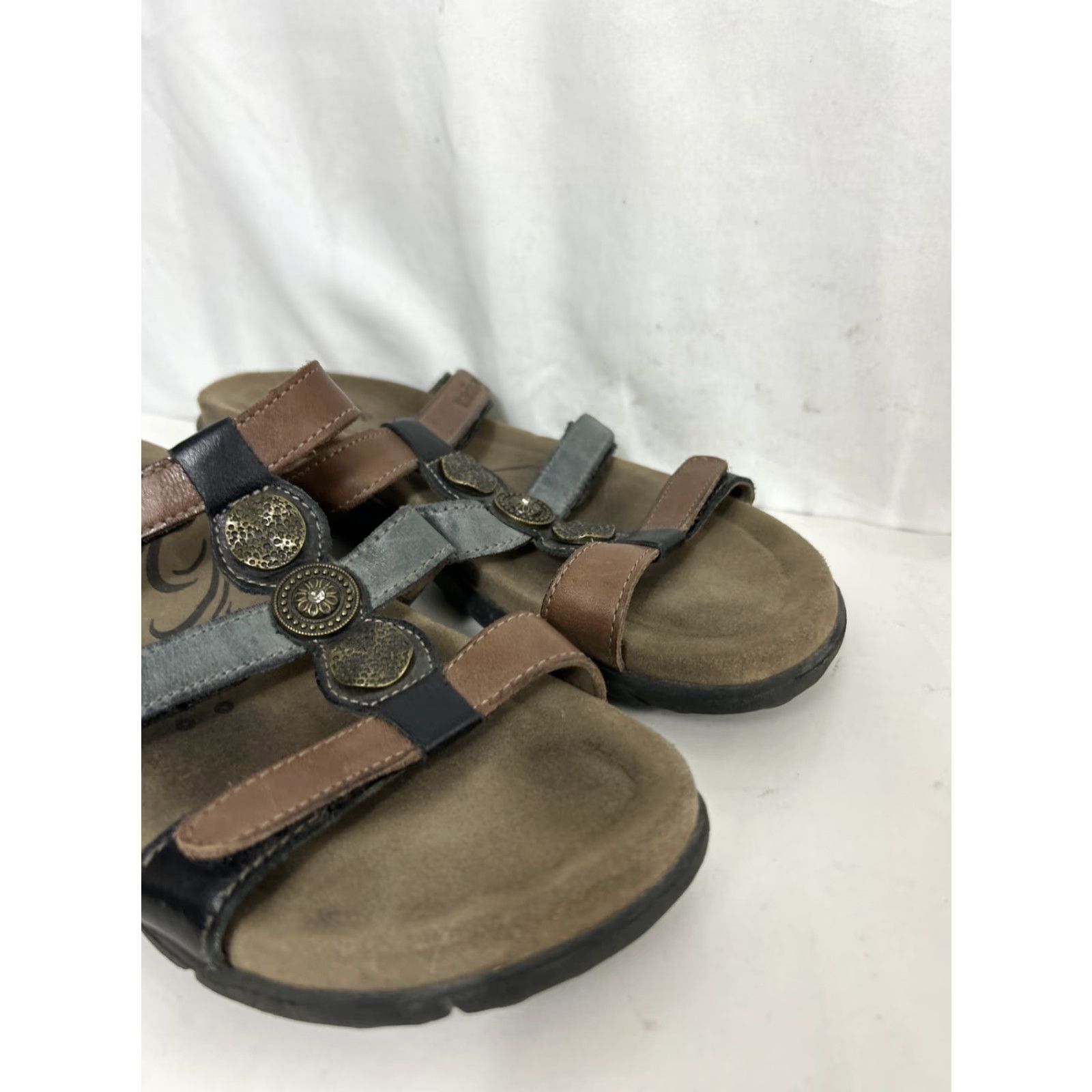 Taos Taos Sandal Women's Size 7 Leather Three Hook Loop Straps Medallions Casual Athleisure Size US 7 / IT 37 - 2 Thumbnail