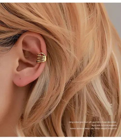 Designer Skull Hand Clip Earring Size ONE SIZE - 4 Thumbnail