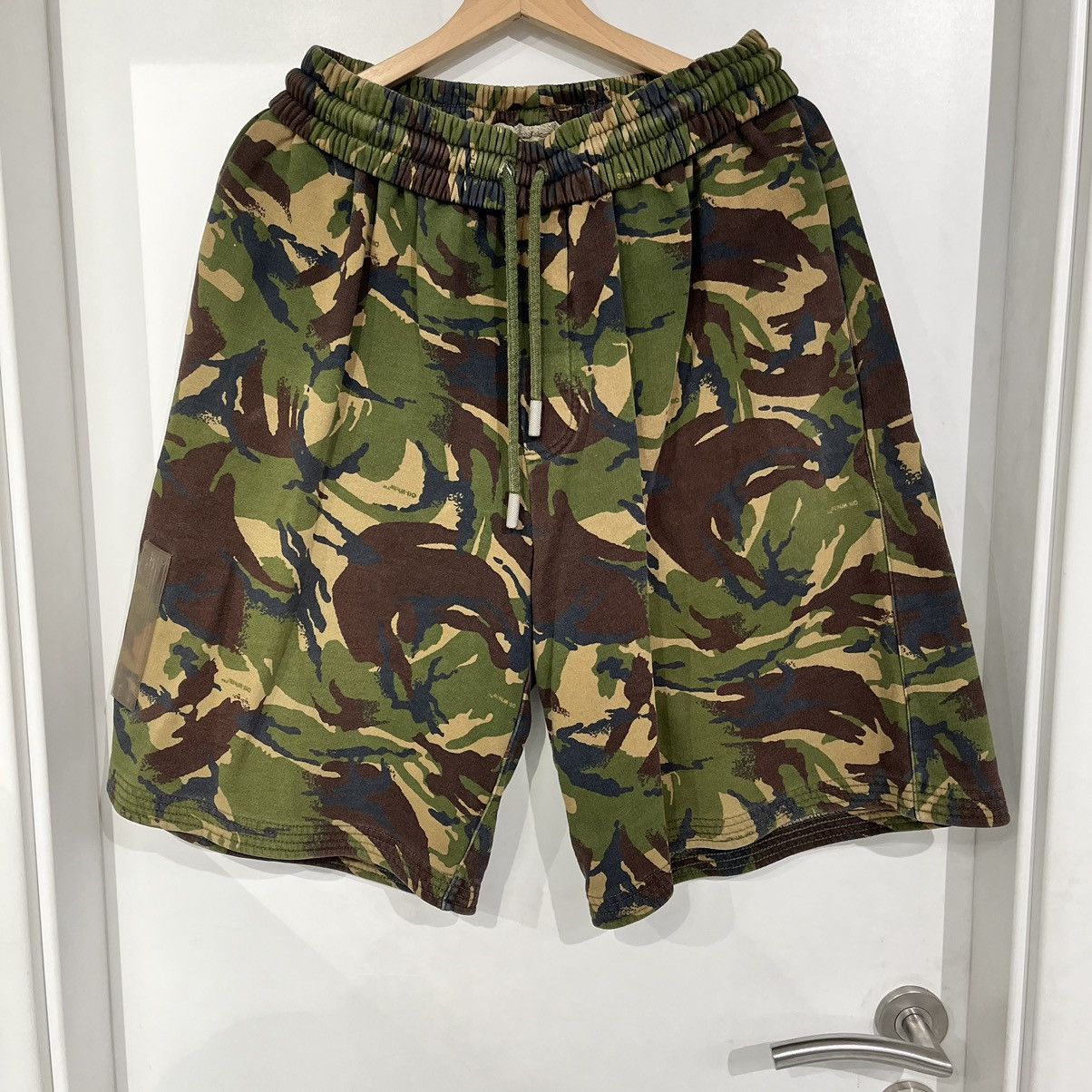 Off white shorts camo hotsell