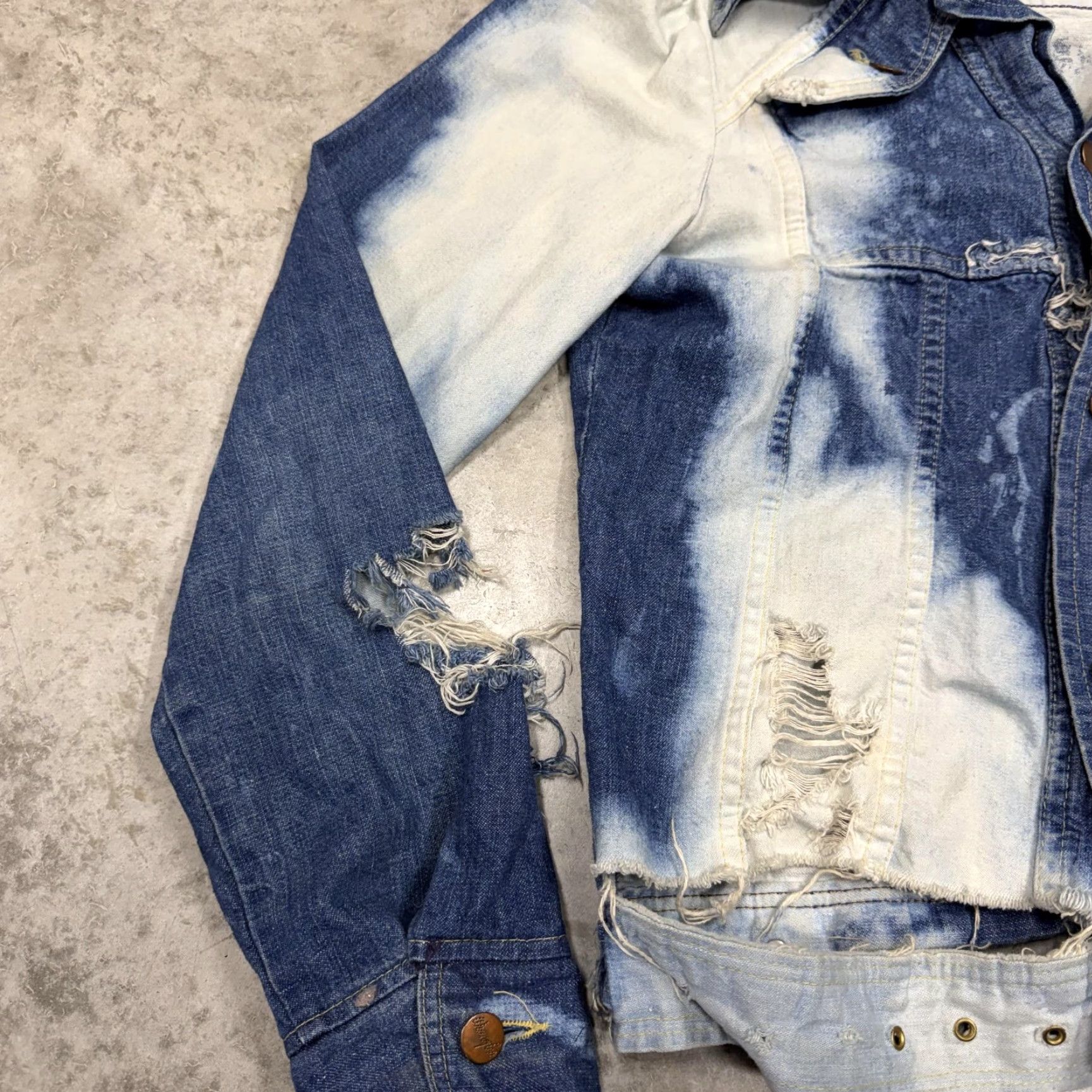 Wrangler VINTAGE Wrangler Jacket Mens Small Blue Denim Western Bleached thrashed 70s Size US S / EU 44-46 / 1 - 3 Thumbnail