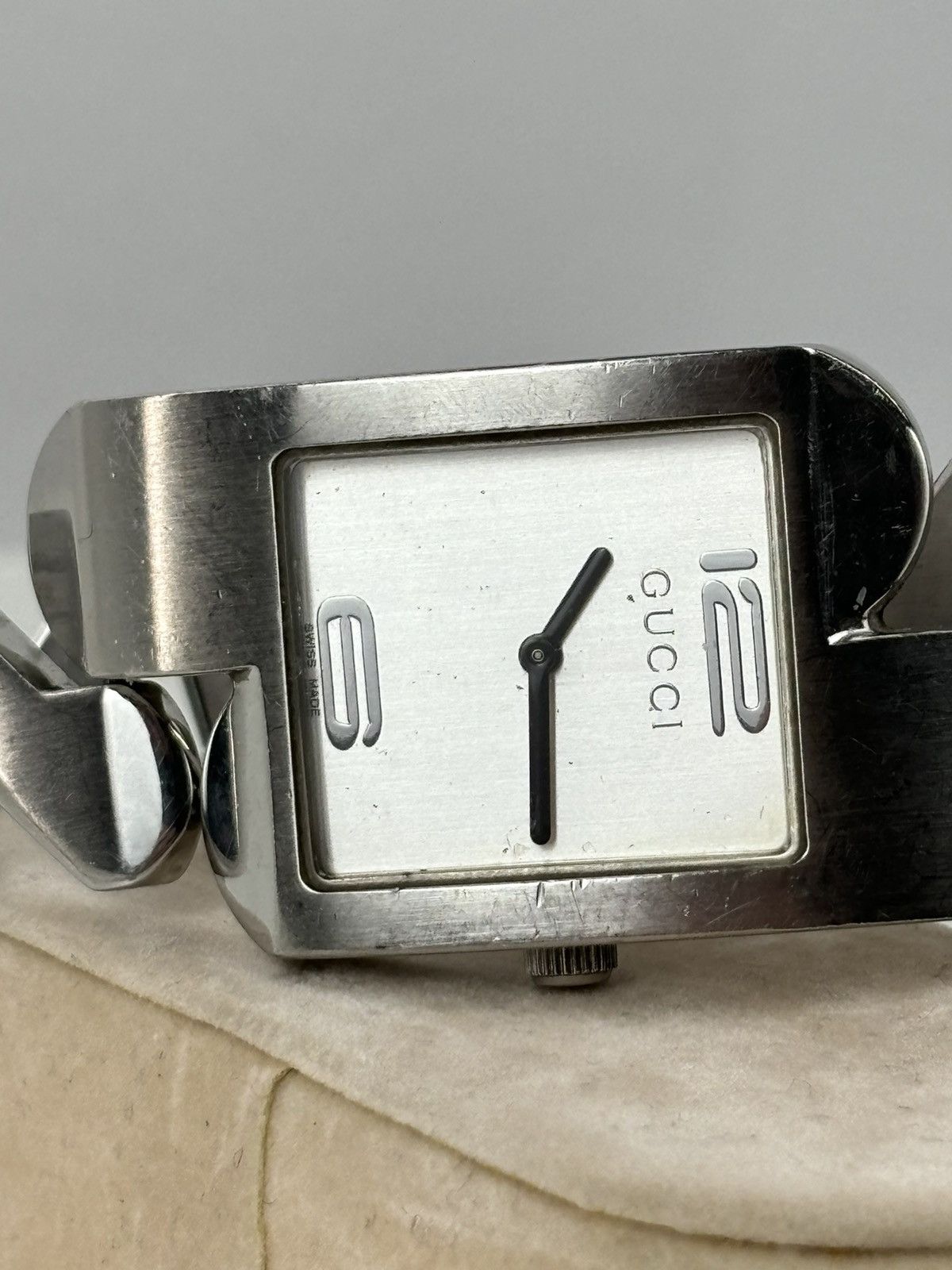 Designer × Gucci × Paolo Gucci RARE 2055G Swiss Made Stainless Steel ZigZag Bracelet Quartz Wristwatch Size ONE SIZE - 23 Thumbnail