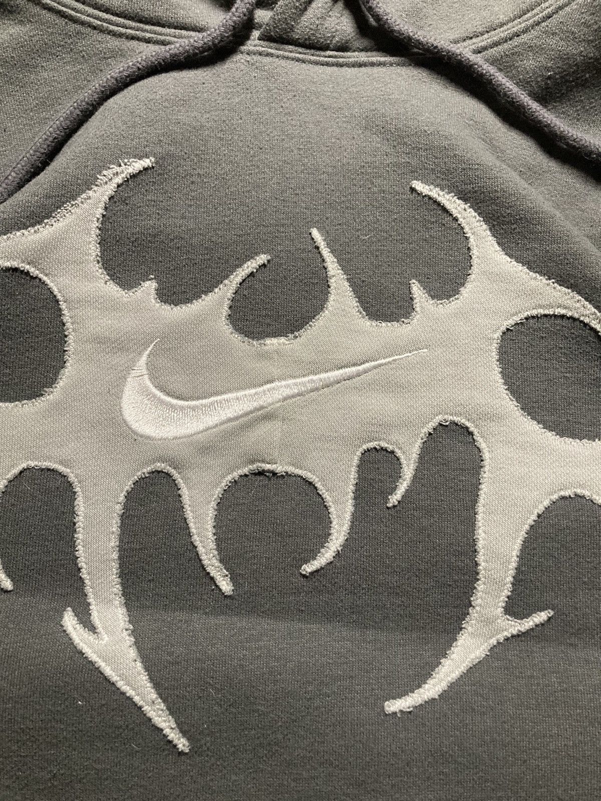 Nike × Vintage ⛩️nike hoodie custom fleece vintage y2k center big logo Size US L / EU 52-54 / 3 - 5 Thumbnail