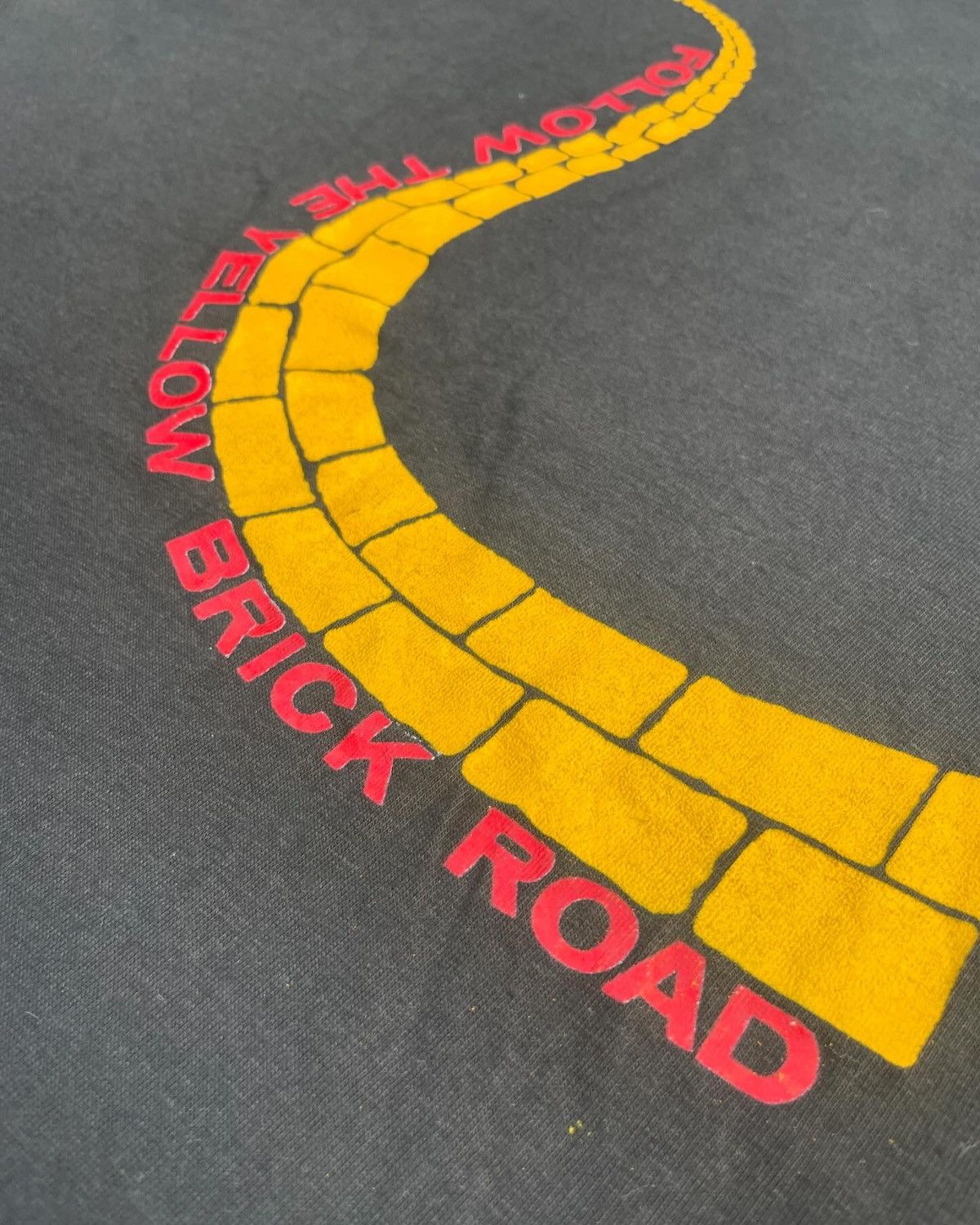 Vintage Vintage Follow The Yellow Brick Road Tshirt Size US XL / EU 56 / 4 - 15 Thumbnail