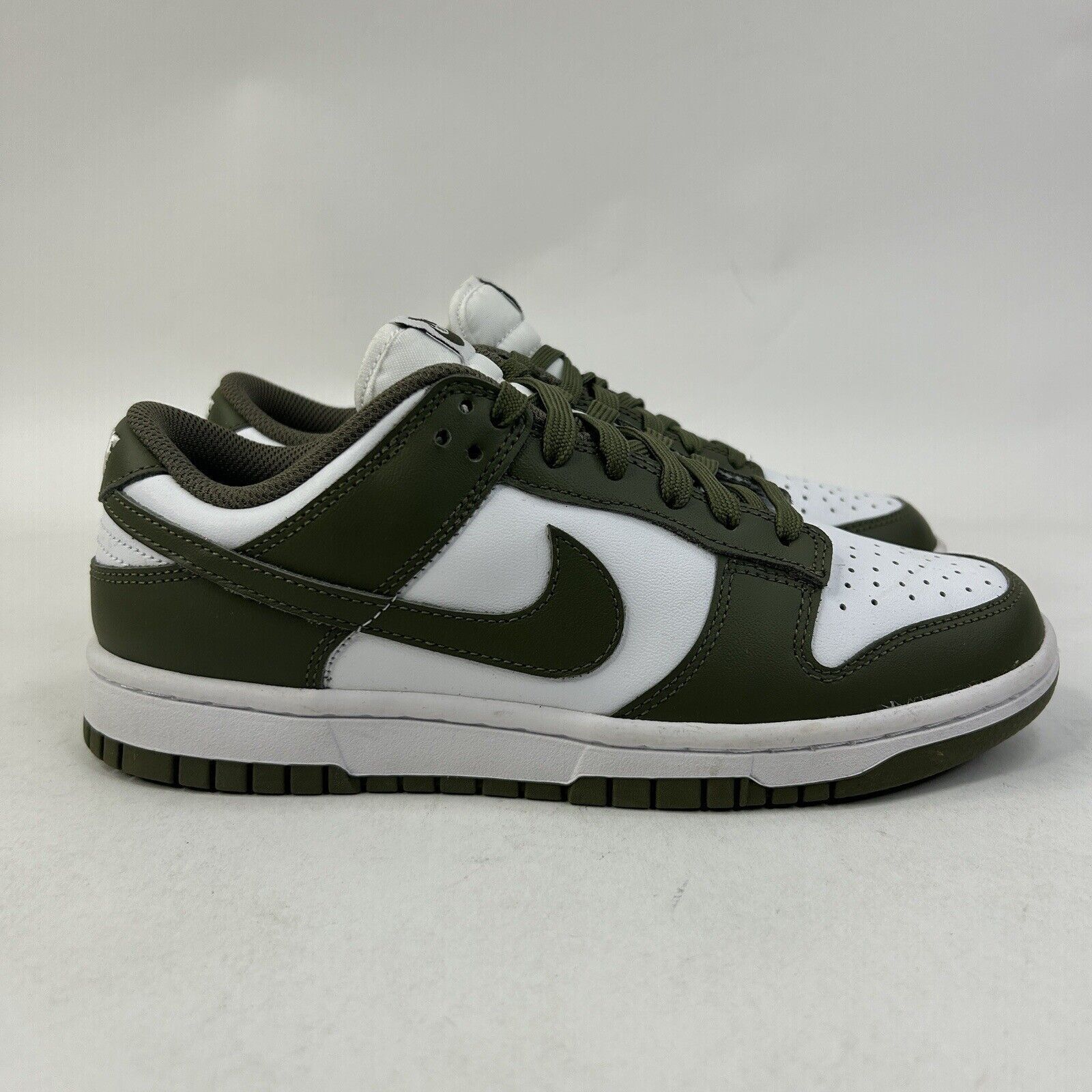 Nike Nike Dunk Low WMNS “Medium Olive/Green White” 2024 Size US 7 / IT 37 - 3 Thumbnail