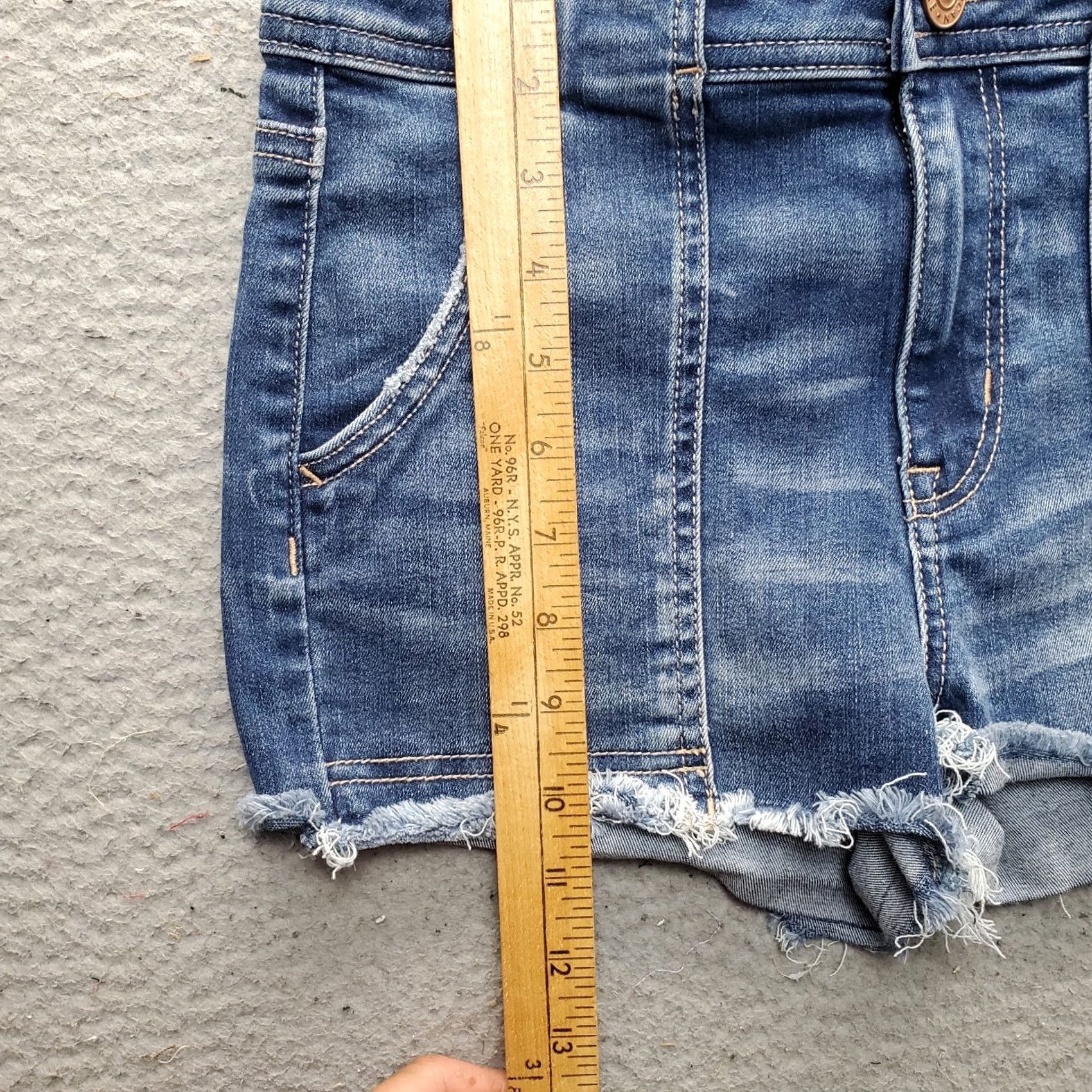American Eagle Outfitters American Eagle Outfitters Cut-Off Women Size 4 Blue Denim Cotton Hi-Rise Stretch Frayed Hem Womens Size 4 Blue Denim Cotton Stretch Cut-Off Size 27" / US 4 / IT 40 - 4 Thumbnail