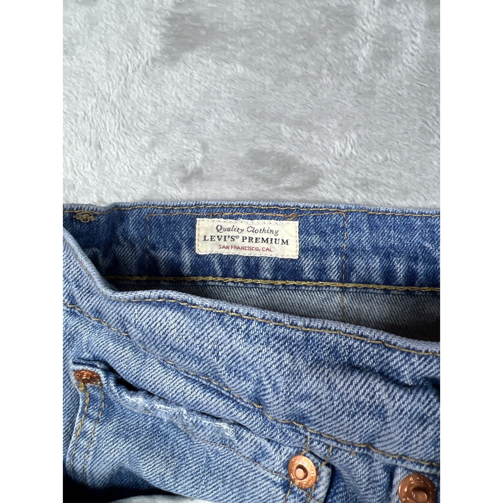 Levi's Levi’sDistressed Light Wash Jeans Unisex 34 Waist 90s Y2K Size US 34 / EU 50 - 11 Thumbnail