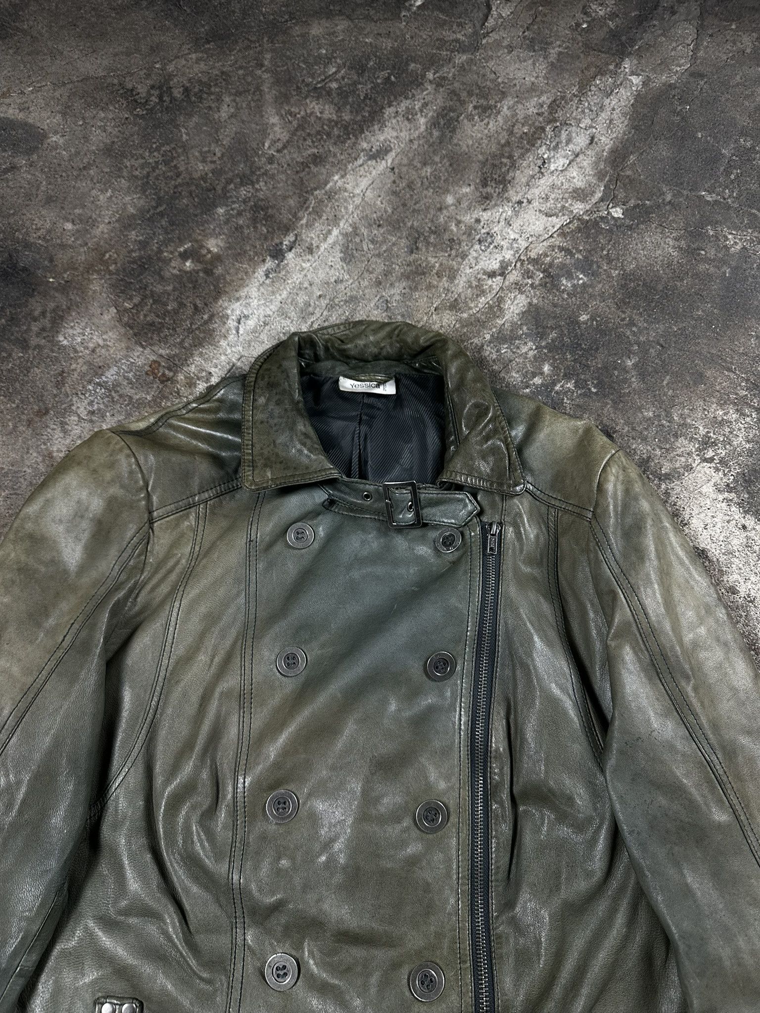 Vintage Vintage Avant Garde Double-Breasted Faded Leather Jacket Size US L / EU 52-54 / 3 - 4 Thumbnail