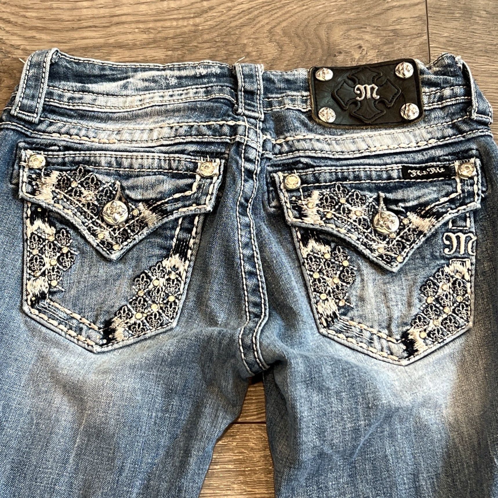 Miss Me Miss Me Cuffed Capri Jeans 25 Blue Denim Mid Rise Rhinestone Embellished Women Size 42" / US 20 - 3 Thumbnail