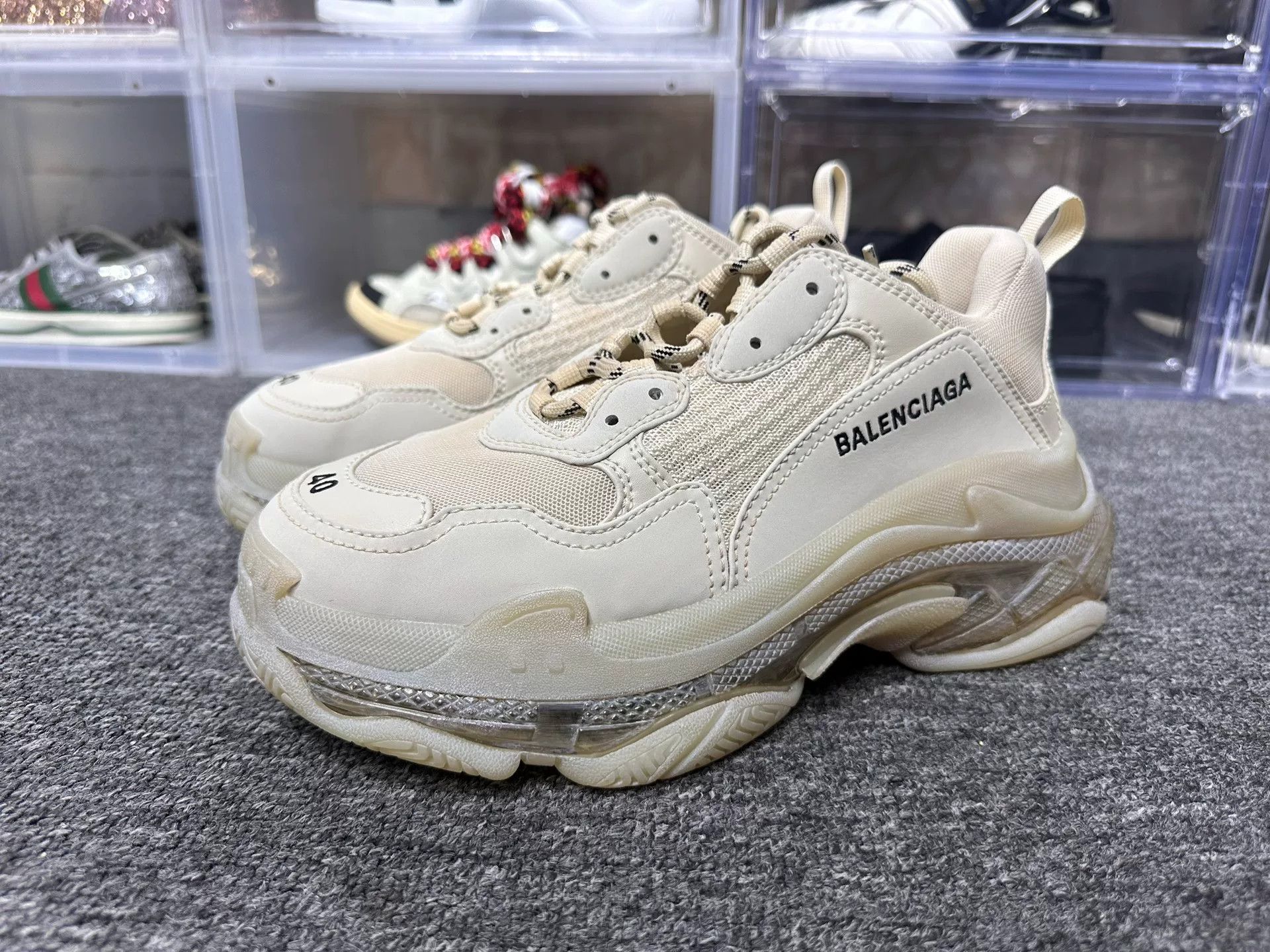 Balenciaga Balenciaga White Lowtop Sneakers 7 Men Size US 7 / EU 40 - 1 Thumbnail