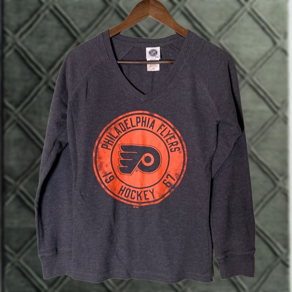 NHL NHL Flyers Womens M T-Shirt Gray Sports Knit Cozy V-Neck Logo Long Sleeve Regular Slimming All Seasons Packable Size M / US 6-8 / IT 42-44 - 1 Thumbnail