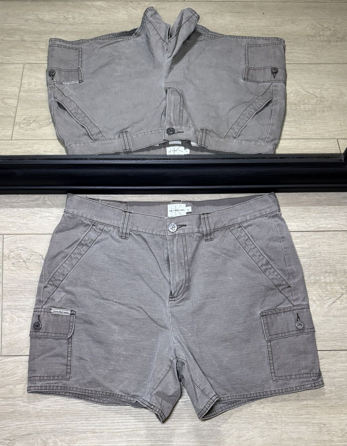 Calvin Klein Y2K 2000s Women’s Calvin Klein Union Lightweight Cargo Short Size 32" / US 10 / IT 46 - 1 Thumbnail