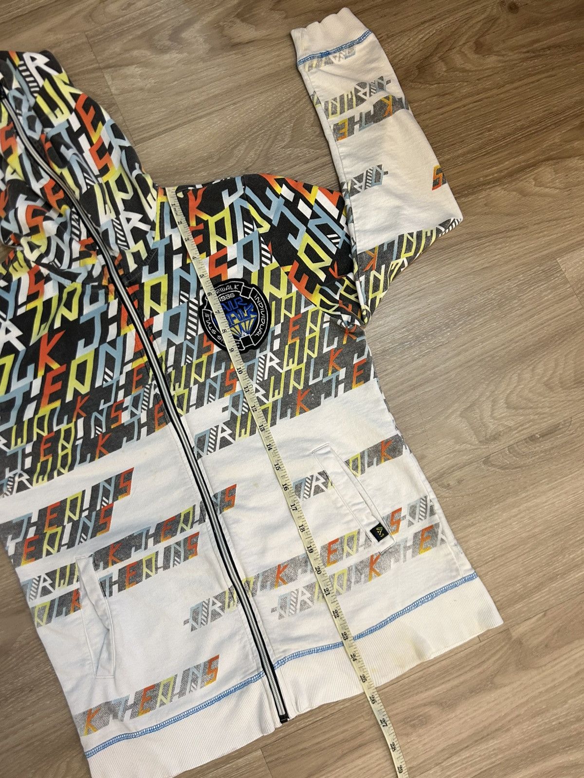 Beauty Beast VINTAGE Airwalk All-Over Print (AOP) Full-Zip Hoodie Size US L / EU 52-54 / 3 - 6 Thumbnail