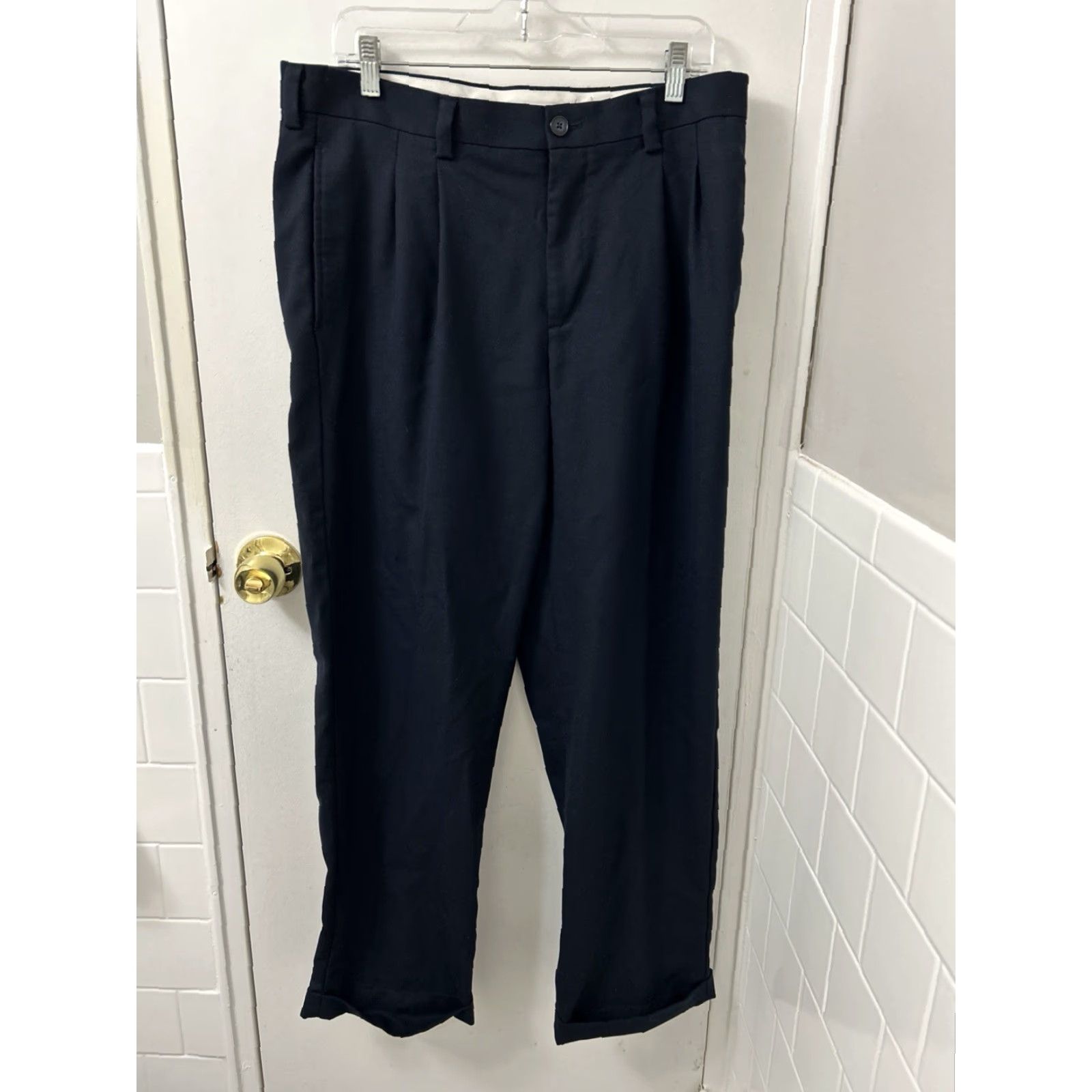 Vintage LL Bean Dress Pants Mens 34x31 Navy 100% Wool Classic Fit YKK Pleated Cuffed Size US 34 / EU 50 - 2 Thumbnail