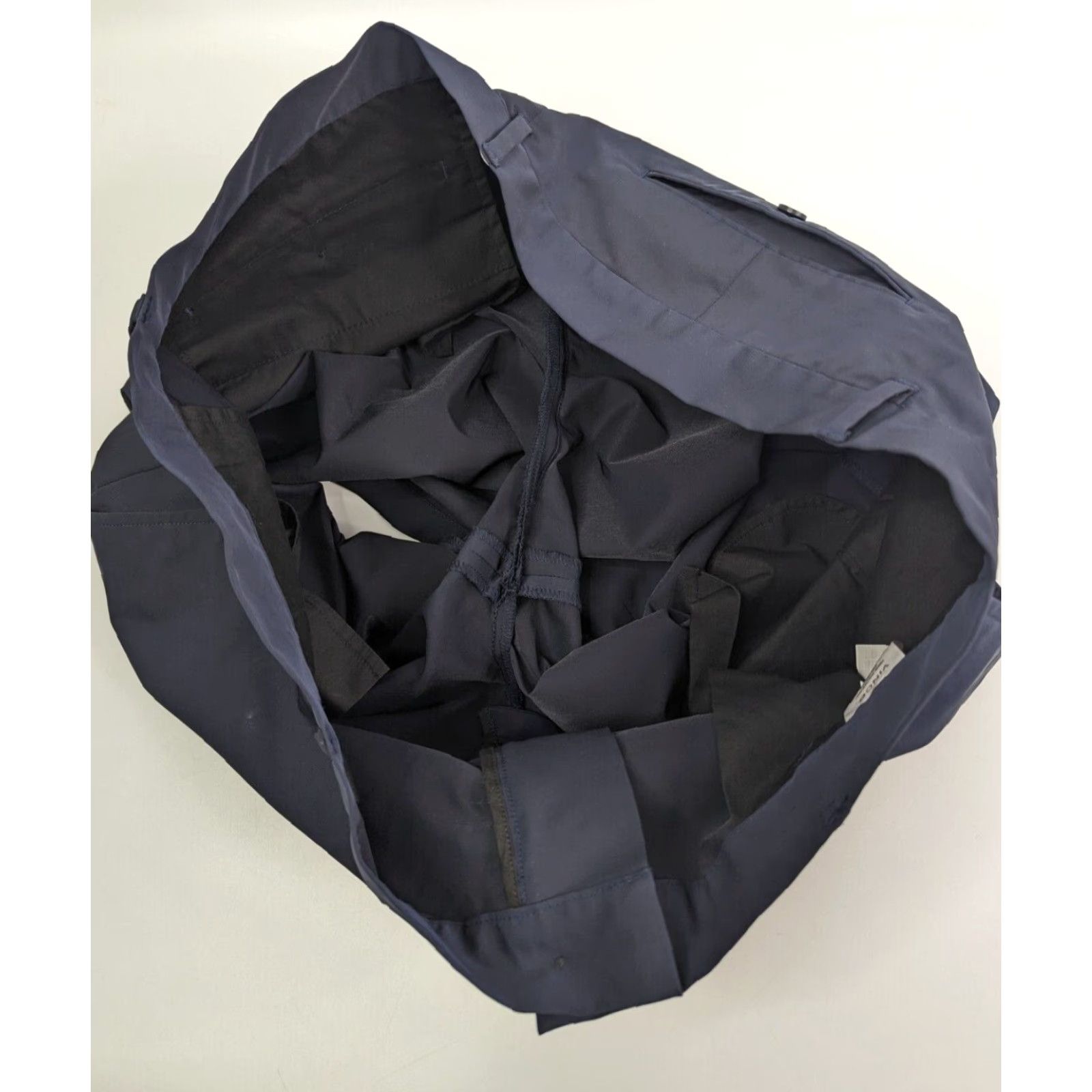 Vince Vince Mens Chino Shorts 38 Navy Blue Polyester Adult Regular Belt Loops Front Flat Front Casual 90s? Size US 38 / EU 54 - 7 Thumbnail