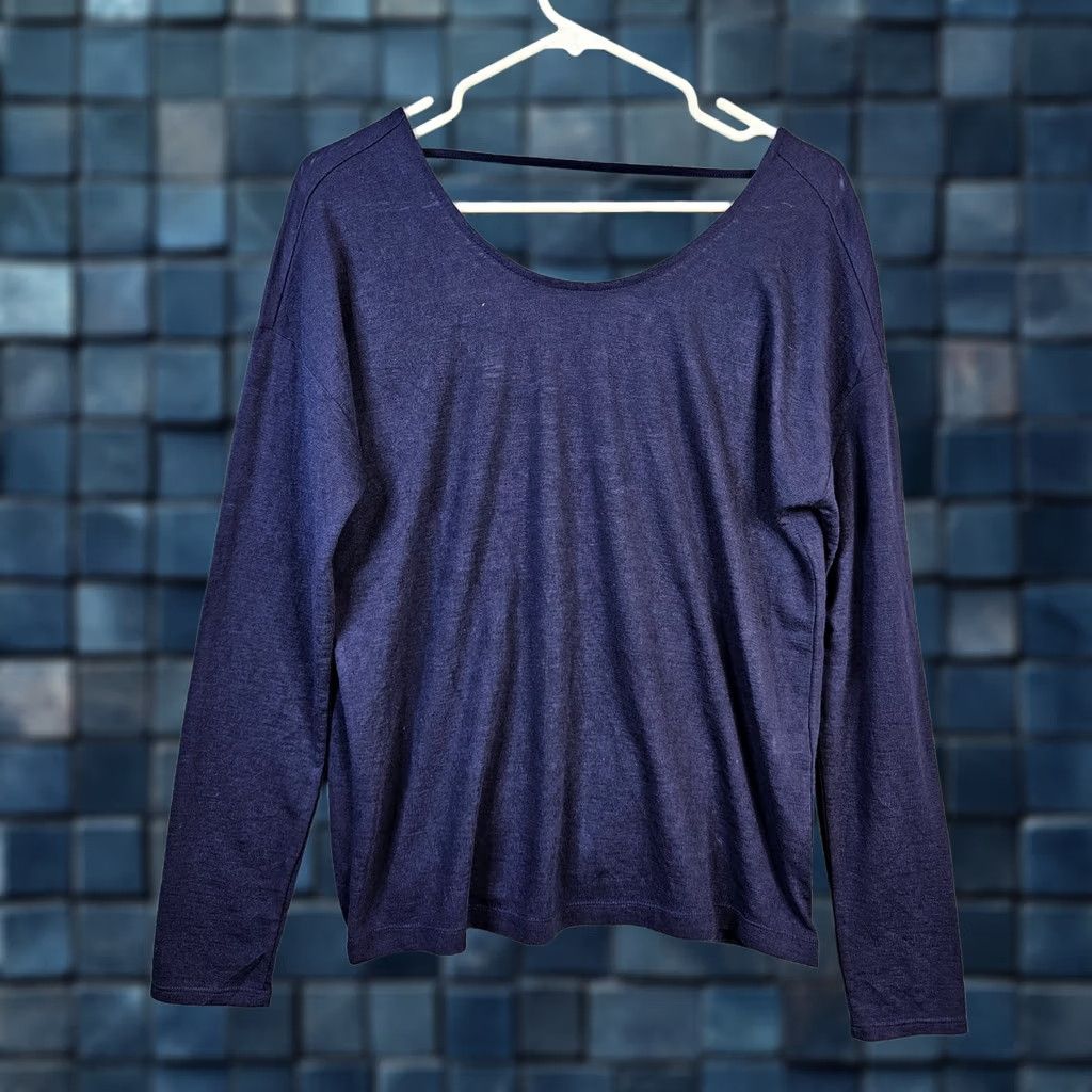 White House Black Market White House Black Market Top Sz S Women’s Navy Blue V-neck Back Size S / US 4 / IT 40 - 1 Thumbnail