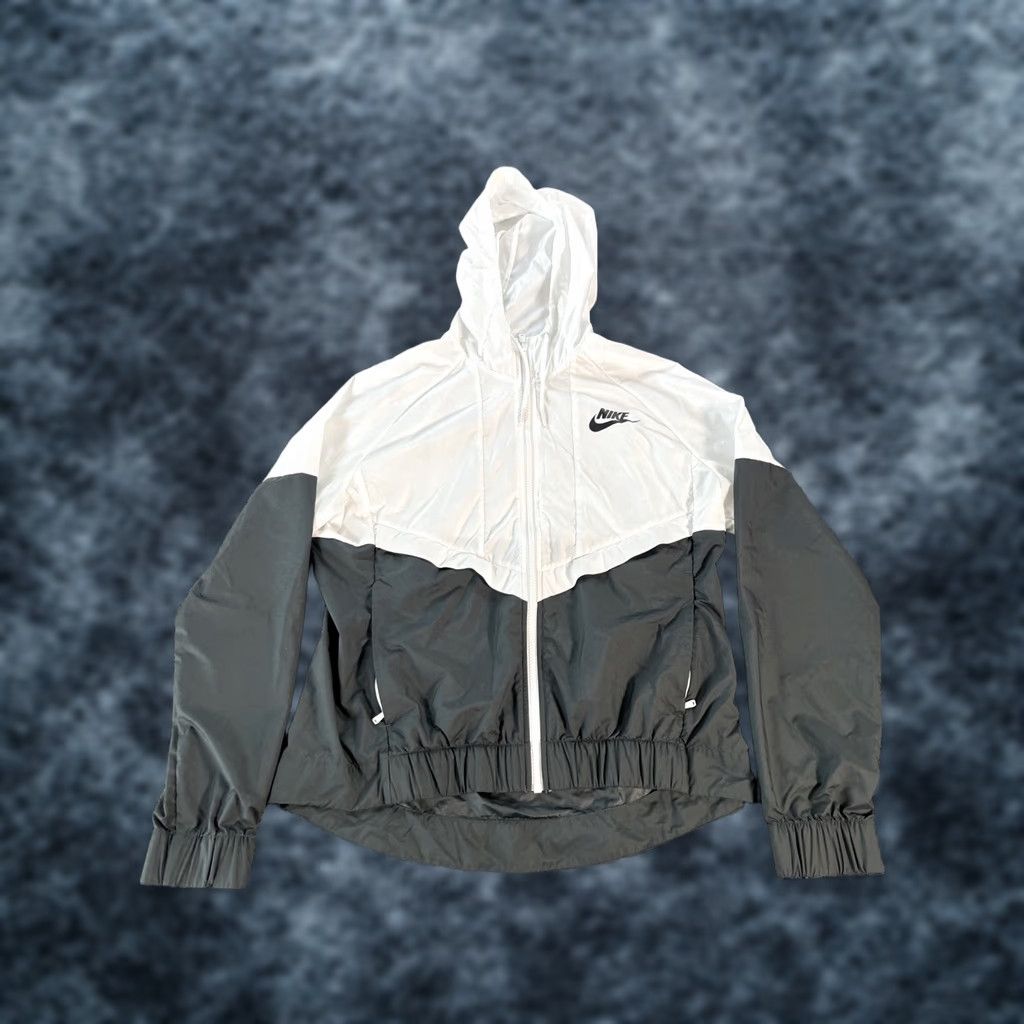 Nike Nike Windrunner Windbreaker Jacket Womens M Black Sportswear Activewear Windrunner 726138-101 Womens M Black Nike Windrunner Windbreaker Jacket Size M / US 6-8 / IT 42-44 - 1 Thumbnail