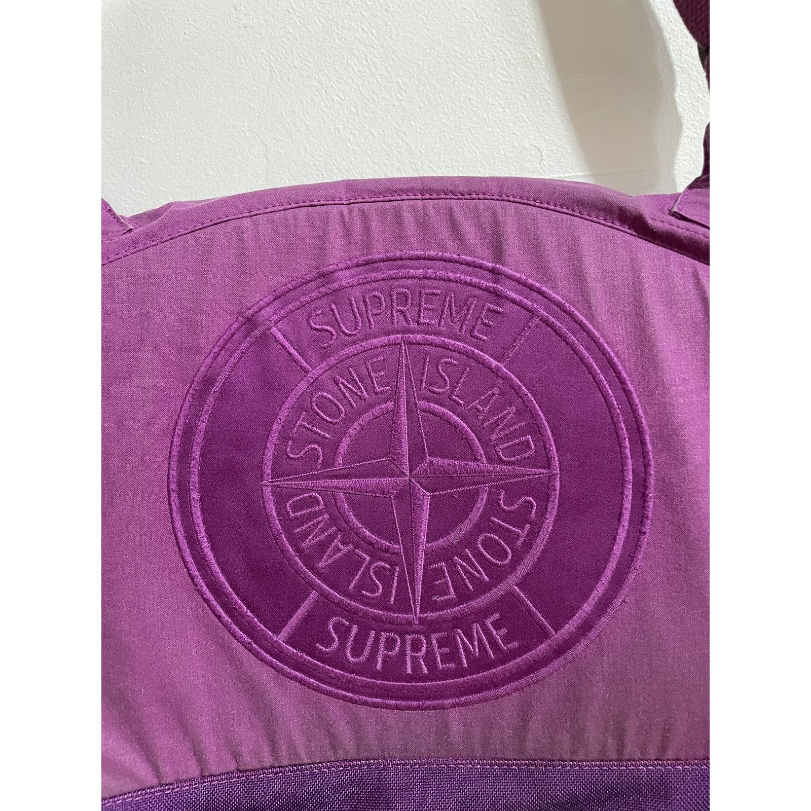 Stone Island SUPREME STONE ISLAND STRIPE MESSENGER BAG SS22 PREOWNED Size ONE SIZE - 8 Thumbnail