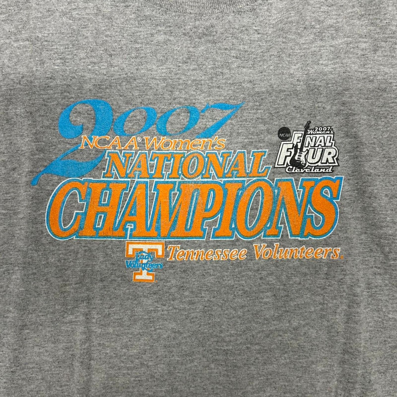 NCAA Grey Y2K Tennessee Volunteers 2007 Women’s Champions t-shirt Size XL / US 12-14 / IT 48-50 - 2 Thumbnail