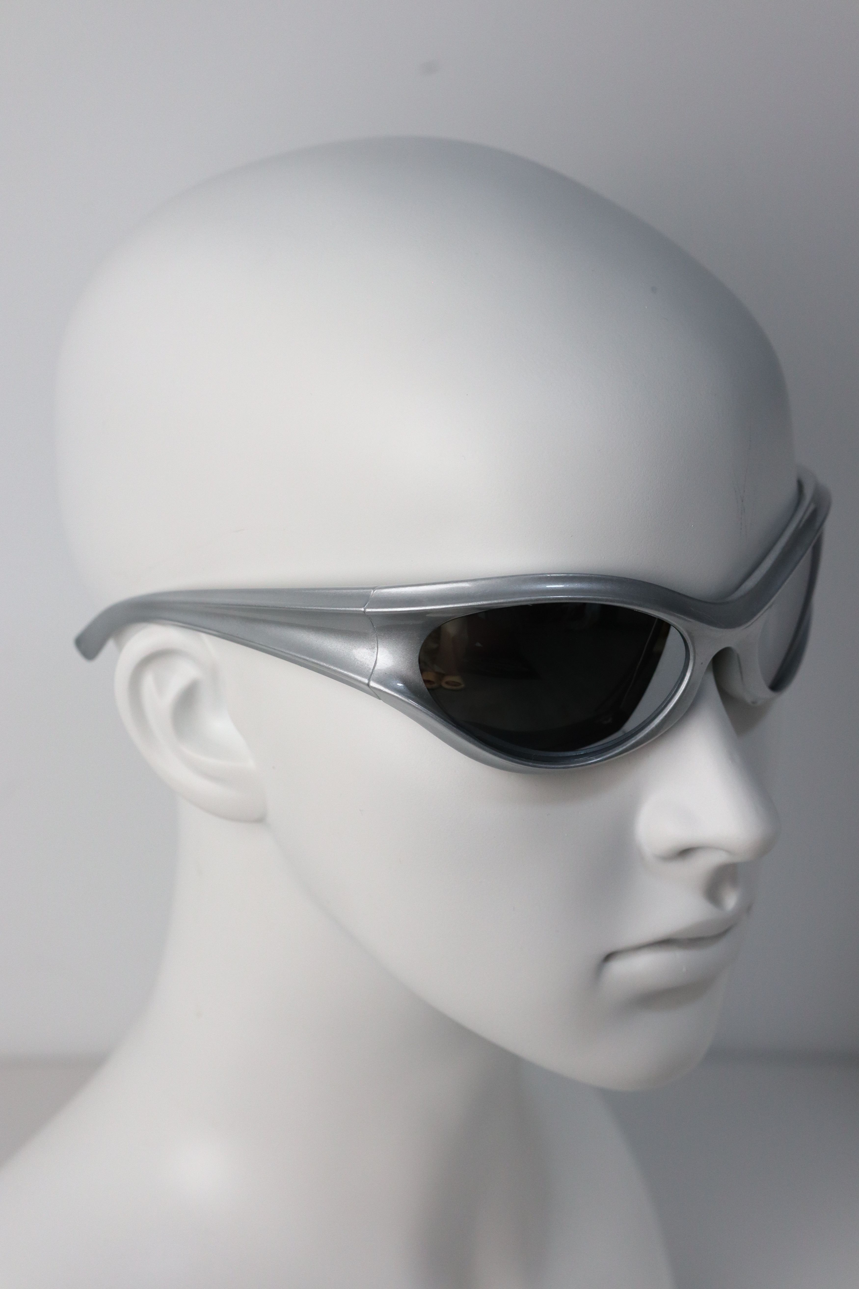 Japanese Brand Y2k Avant Garde Futuristic Silver Sunglasses Unisex OS Size ONE SIZE - 3 Thumbnail