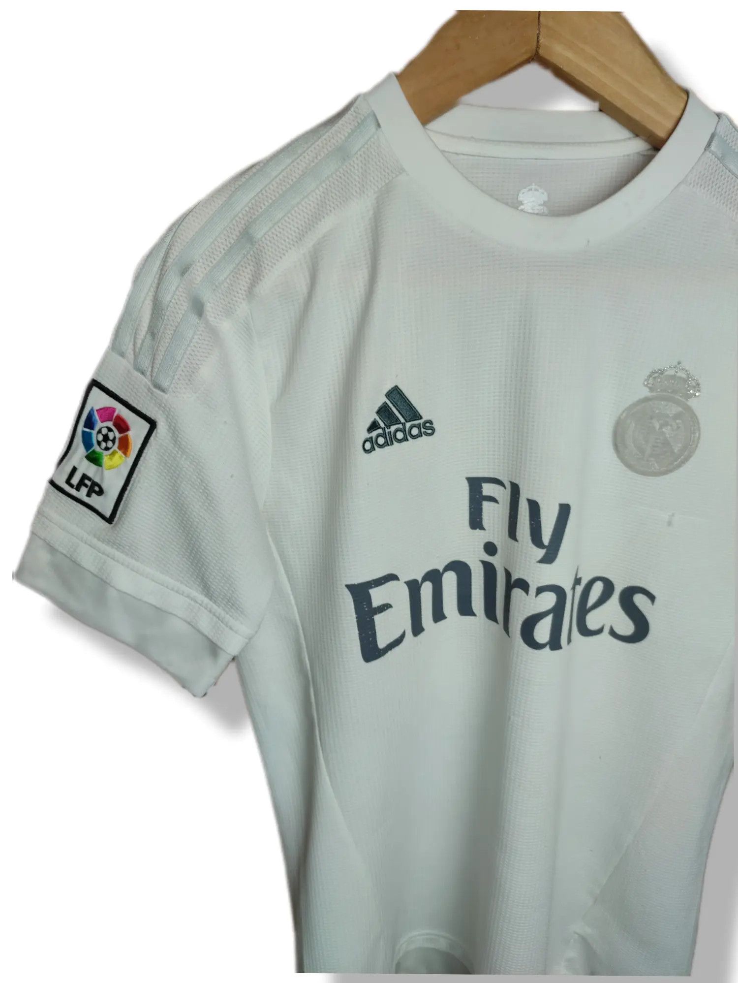 Adidas Adidas 2016 Real Madrid home shirt jersey Size US M / EU 48-50 / 2 - 2 Thumbnail