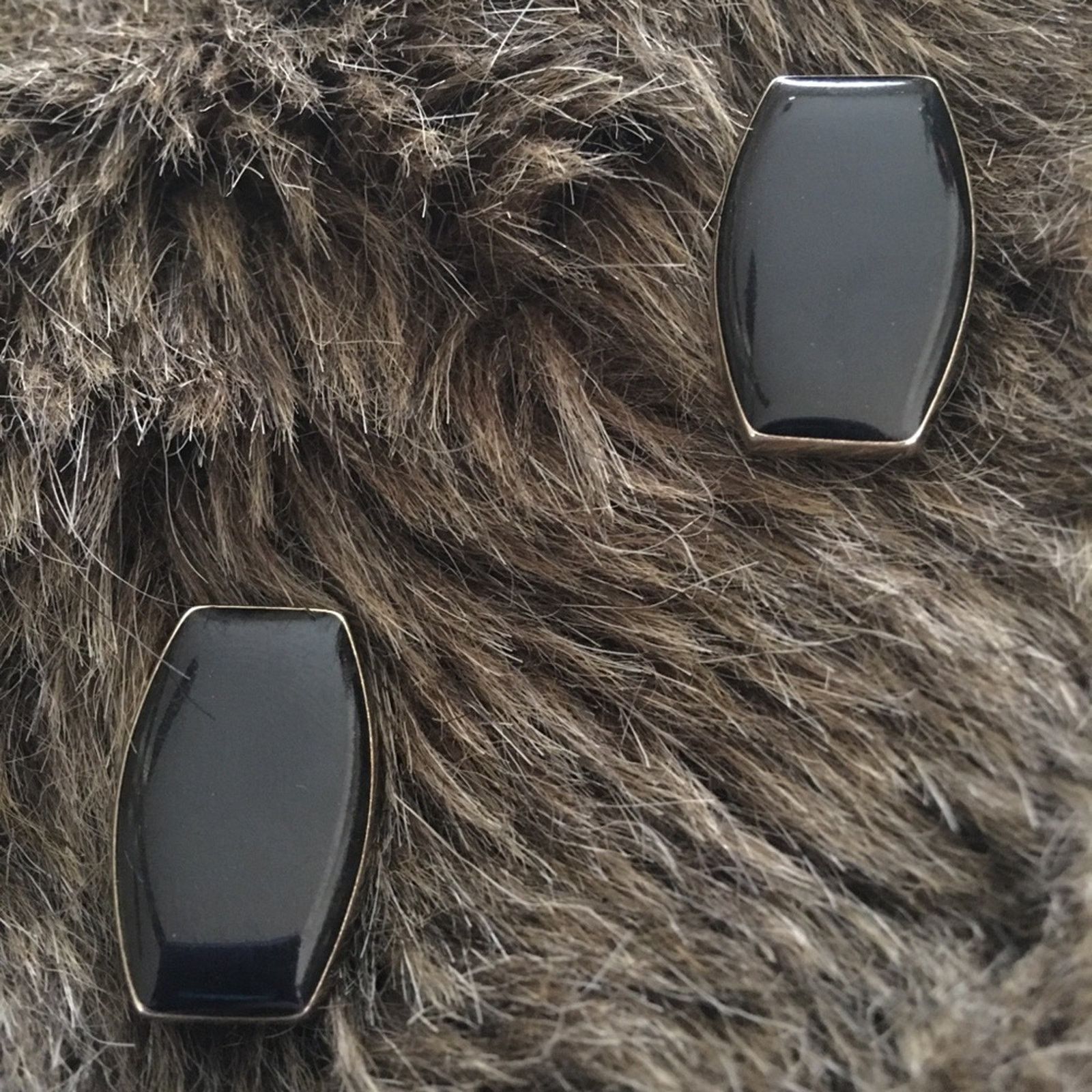 Vintage Vintage 80s Weekenders black enamel clip earrings Size ONE SIZE - 1 Thumbnail