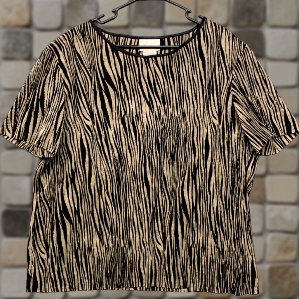 Lee KATHIE LEE Pullover Top Woman's XL Black Tan Textured Soft Stretch Short Sleeve Size XL / US 12-14 / IT 48-50 - 1 Thumbnail