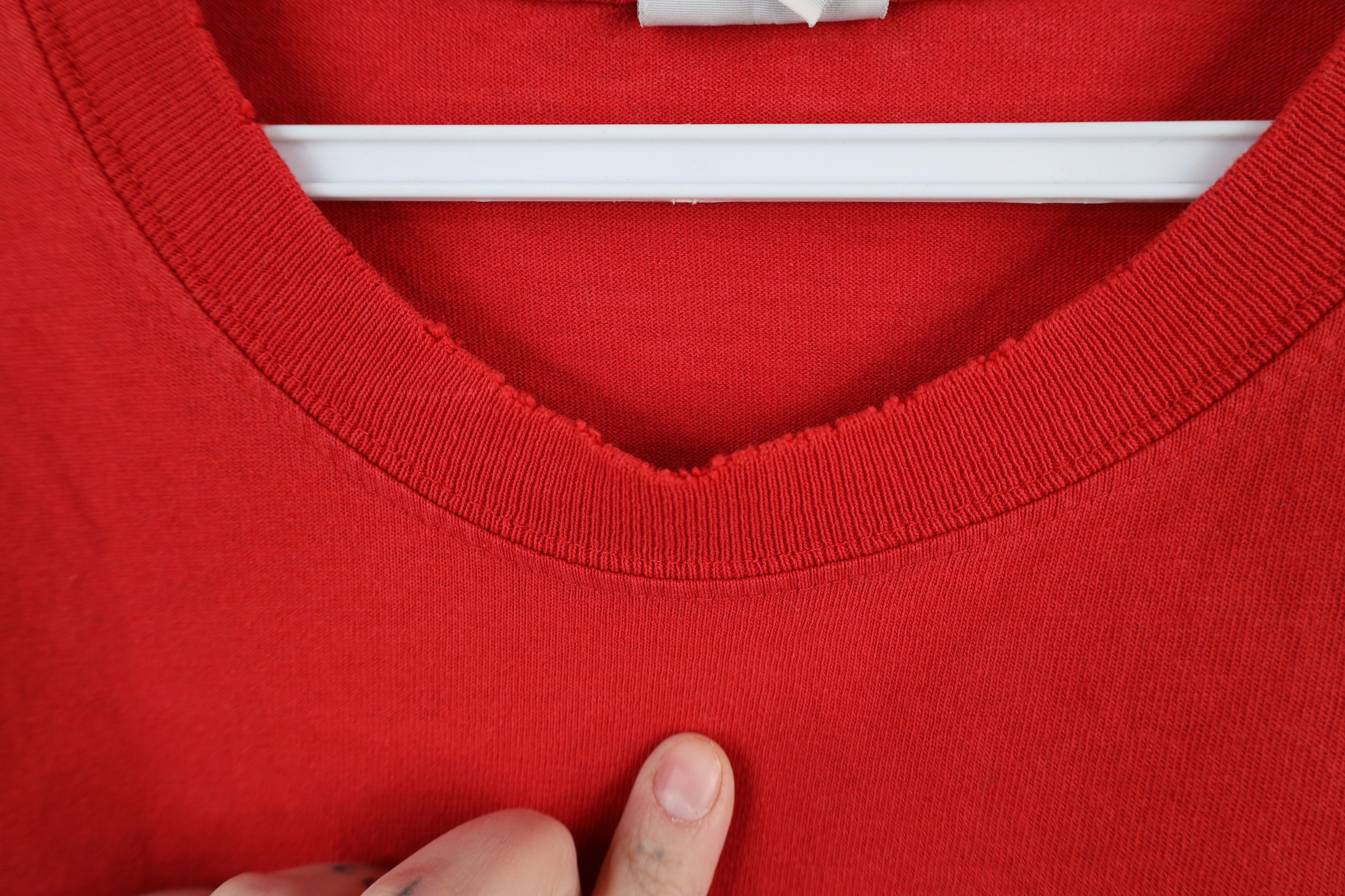 Guess × Vintage Vintage 90s Guess Spell Out Stencil T-Shirt Red Cotton Size US L / EU 52-54 / 3 - 7 Thumbnail