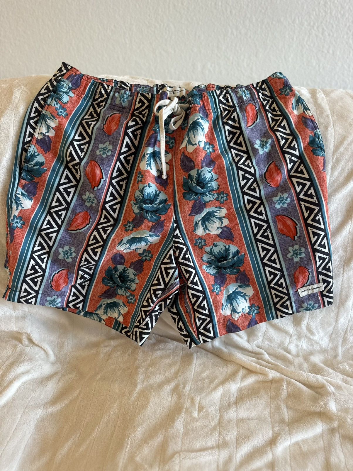 Urban Outfitters Urban Outfitters Colorful All Over Print Swimwear Shorts Size US 32 / EU 48 - 4 Thumbnail