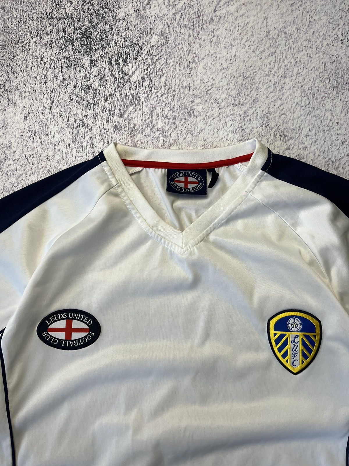 Vintage Mans Vintage LEEDS UNITED Soccer Jersey Y2K Size US S / EU 44-46 / 1 - 12 Thumbnail