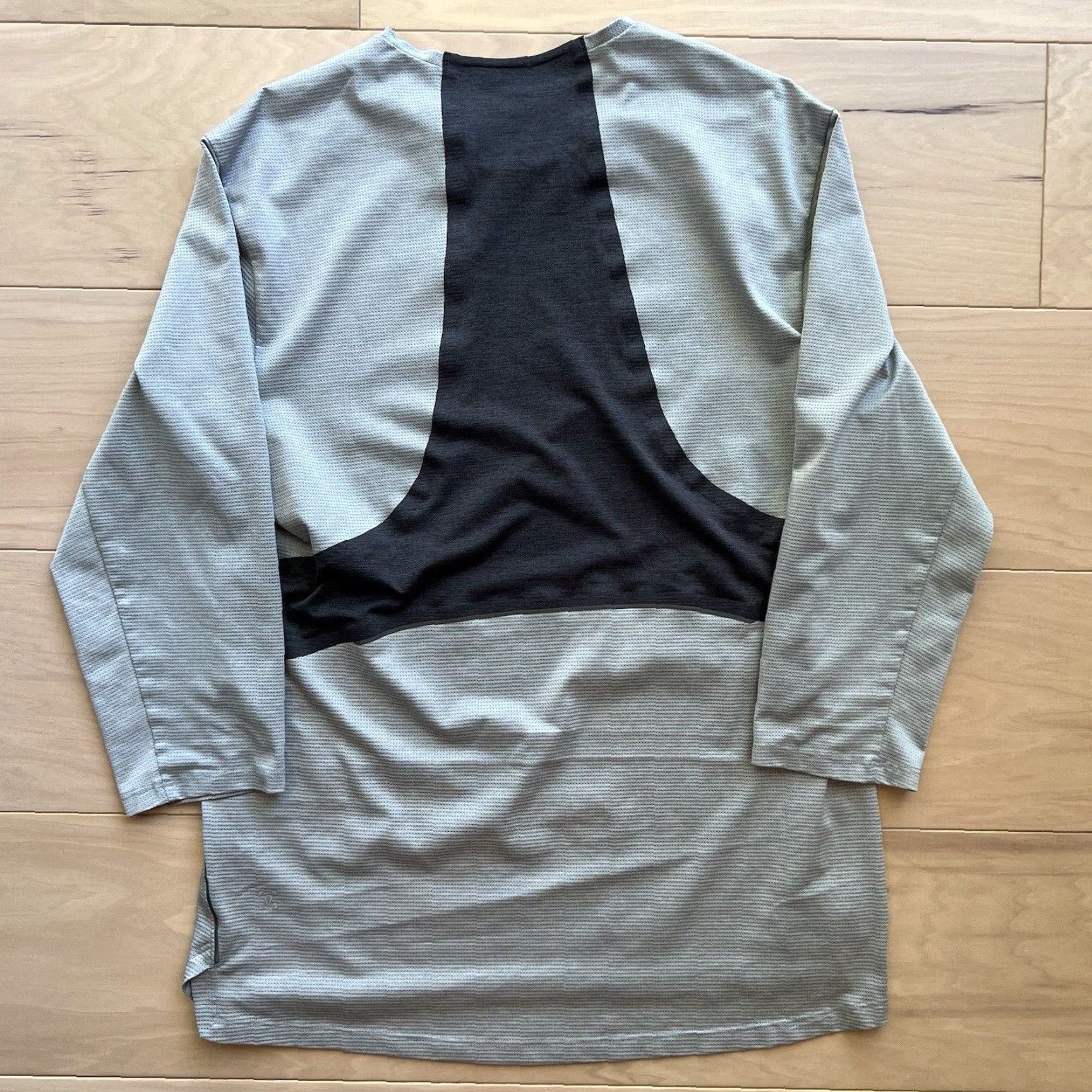 Lululemon Lululemon Vent Shirt S Gray 3/4 Sleeve T‑Shirt Men Regular Round Neck Athletic All Seasons Logo Vintage? No Size US S / EU 44-46 / 1 - 6 Thumbnail
