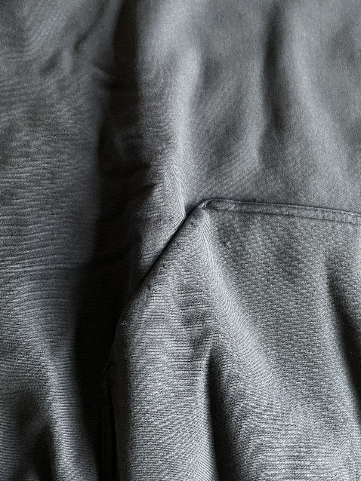 Balenciaga × Gap × Kanye West Yeezy Gap Balenciaga High Neck Distressed Mockneck Sweater Size US XL / EU 56 / 4 - 5 Thumbnail