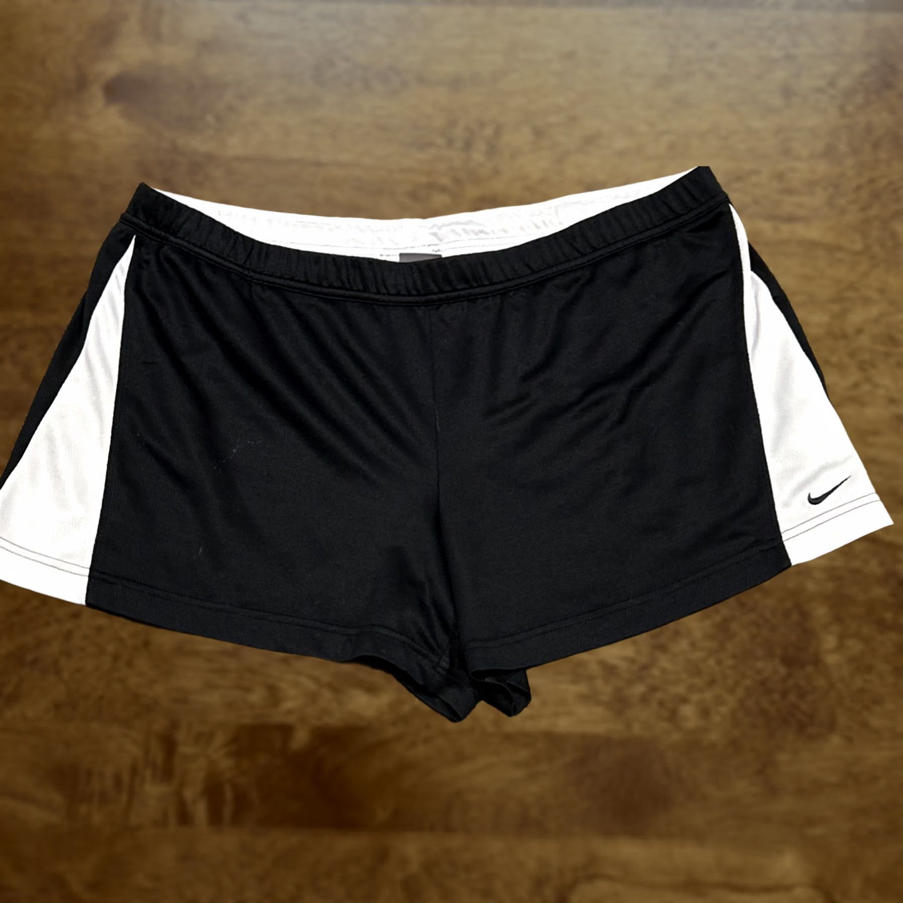 Nike Nike Womens Size XL Black Shorts Polyester Unlined B30 Activewear Size 40" / US 18 - 1 Thumbnail